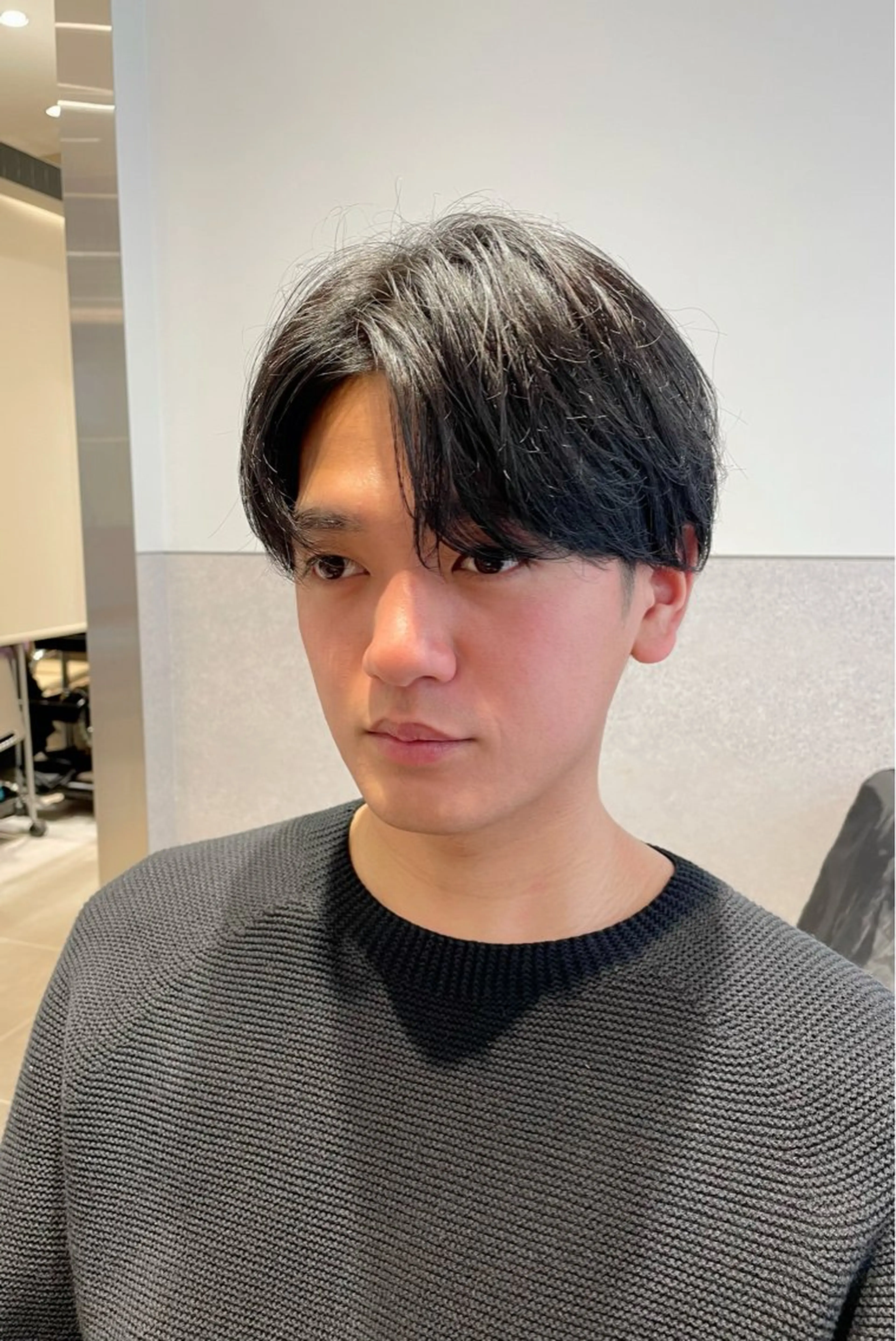 ミディアム パーマ メンズ ミディアムパーマ センターパート メンズパーマ カット パーマ メンズスタイル🌿 minamiのヘアスタイル