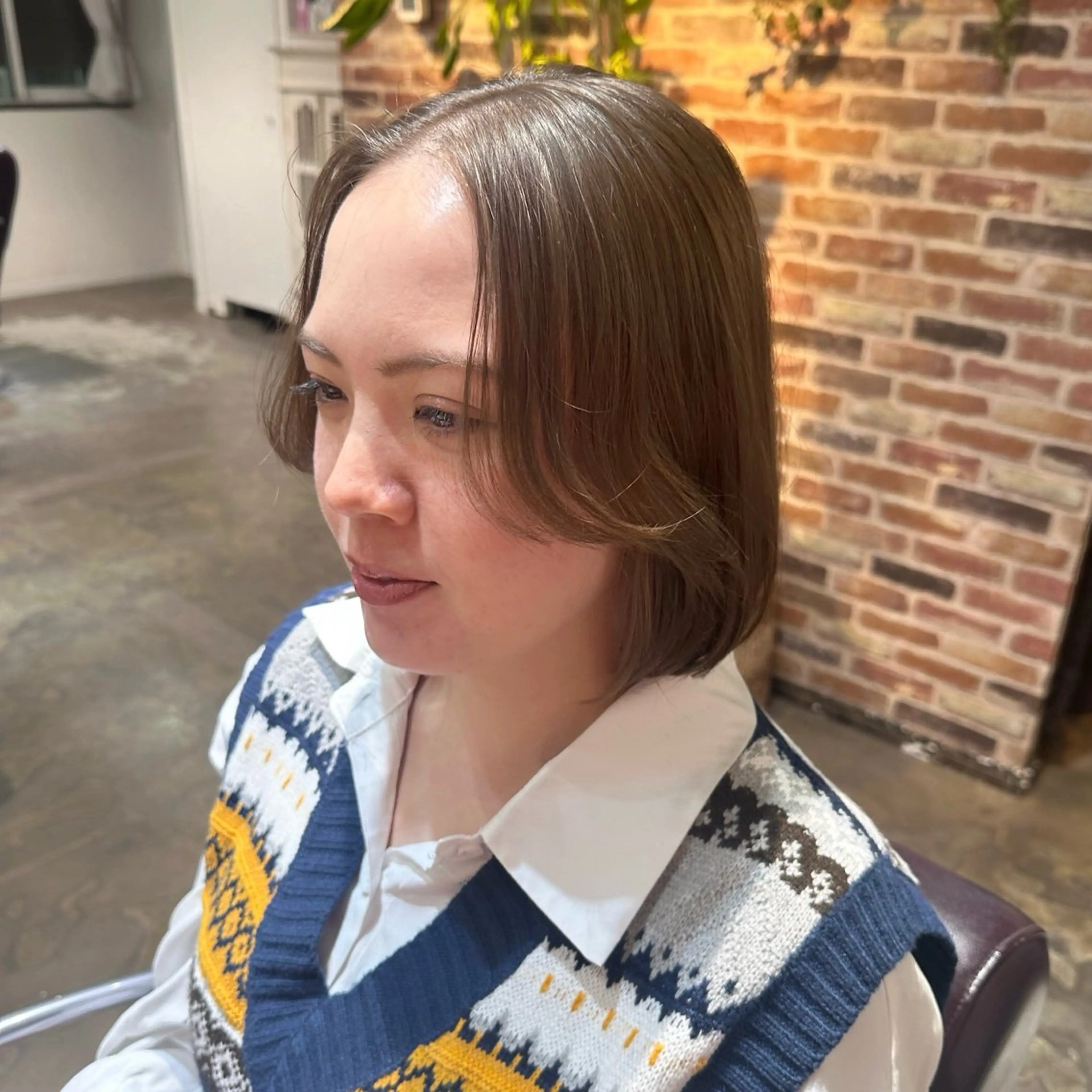 ミディアム カラー ブラウンカラー 顔まわりレイヤー 顔周りカット レイヤーカット 艶感カラー/レイヤー 💖心斎橋/Sakiのヘアスタイル