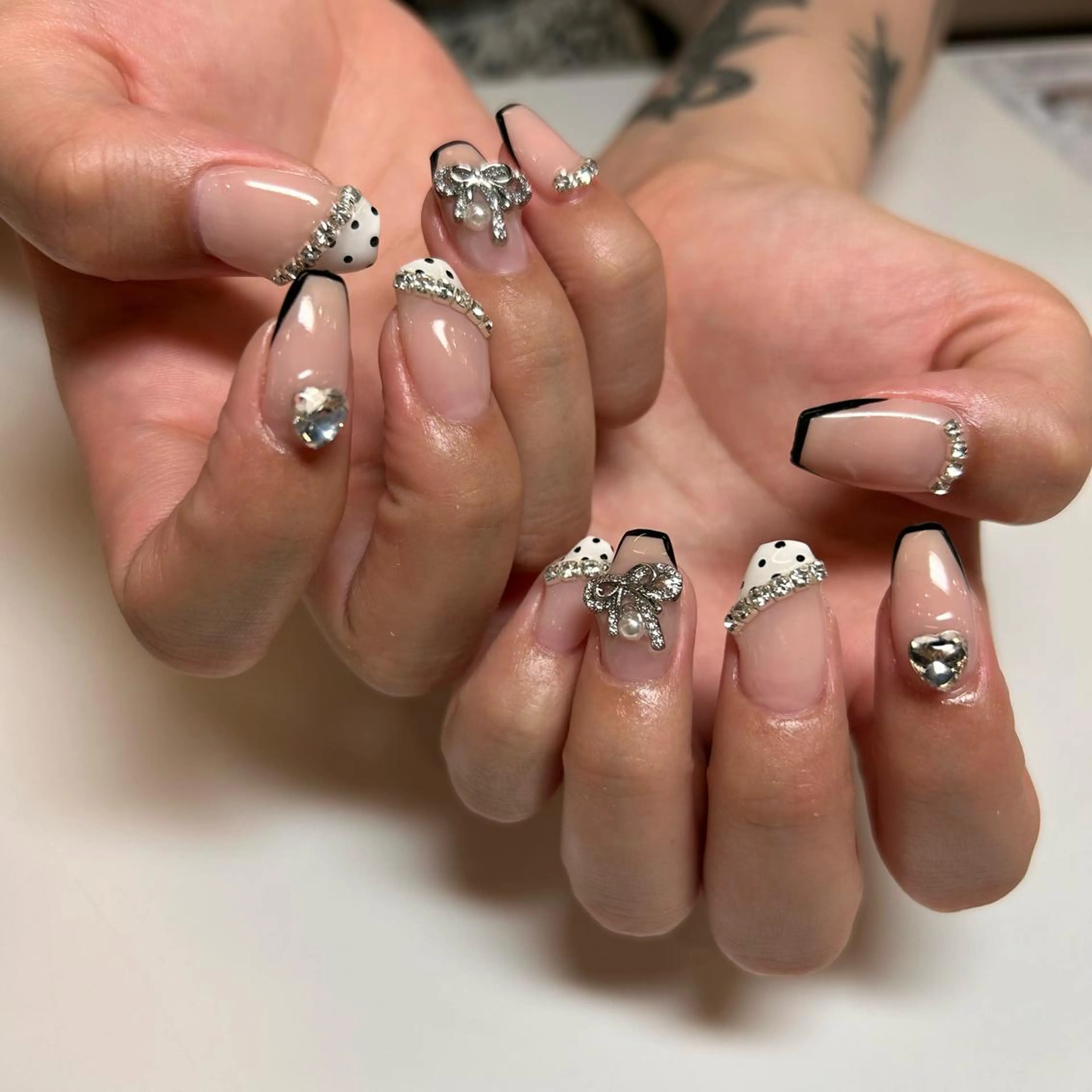 ネイル アートネイル ストーンネイル ハンドネイル 恒川 みなみのネイルデザイン