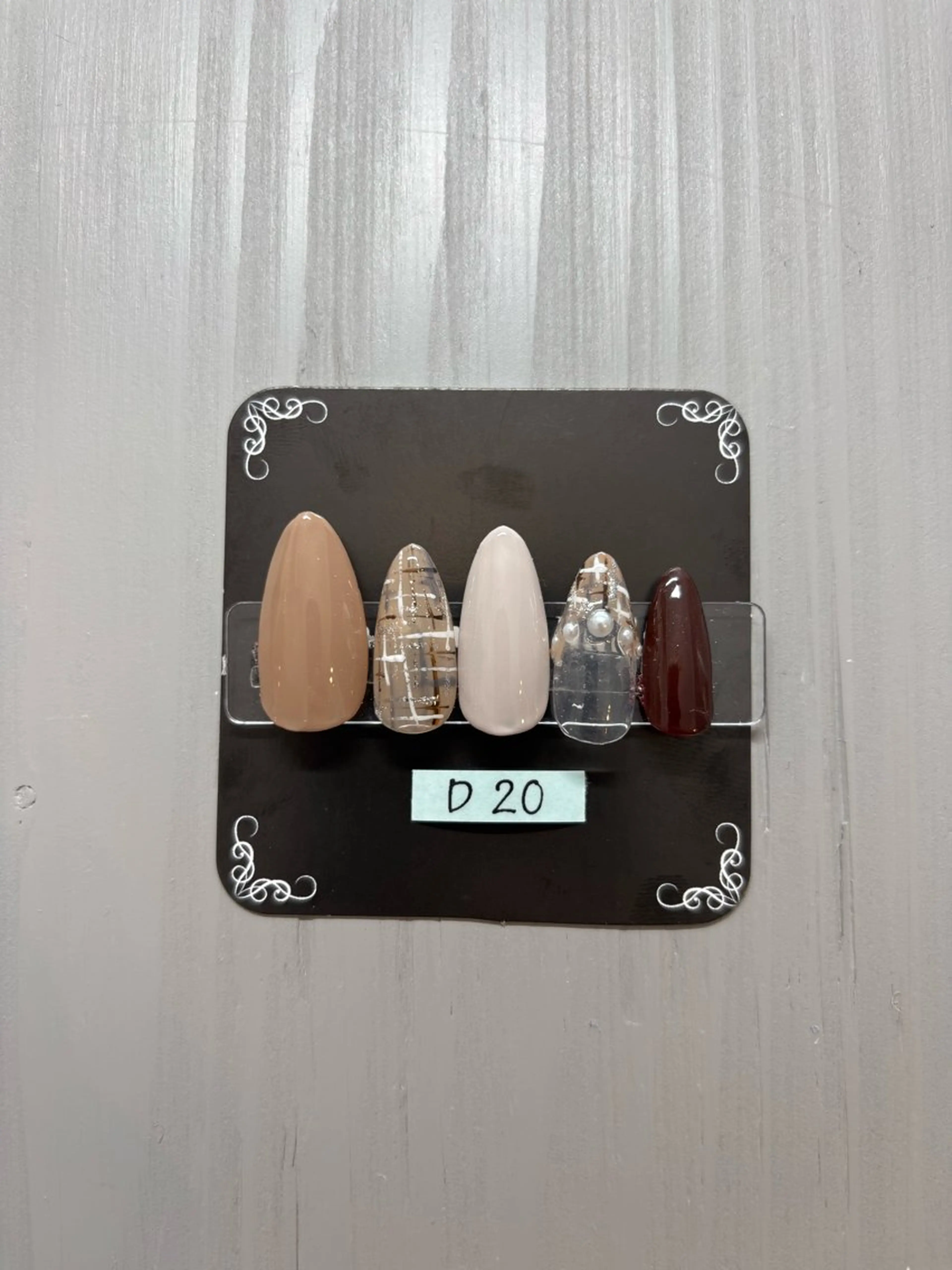 限定デザインネイルD20(オフ込み)の写真