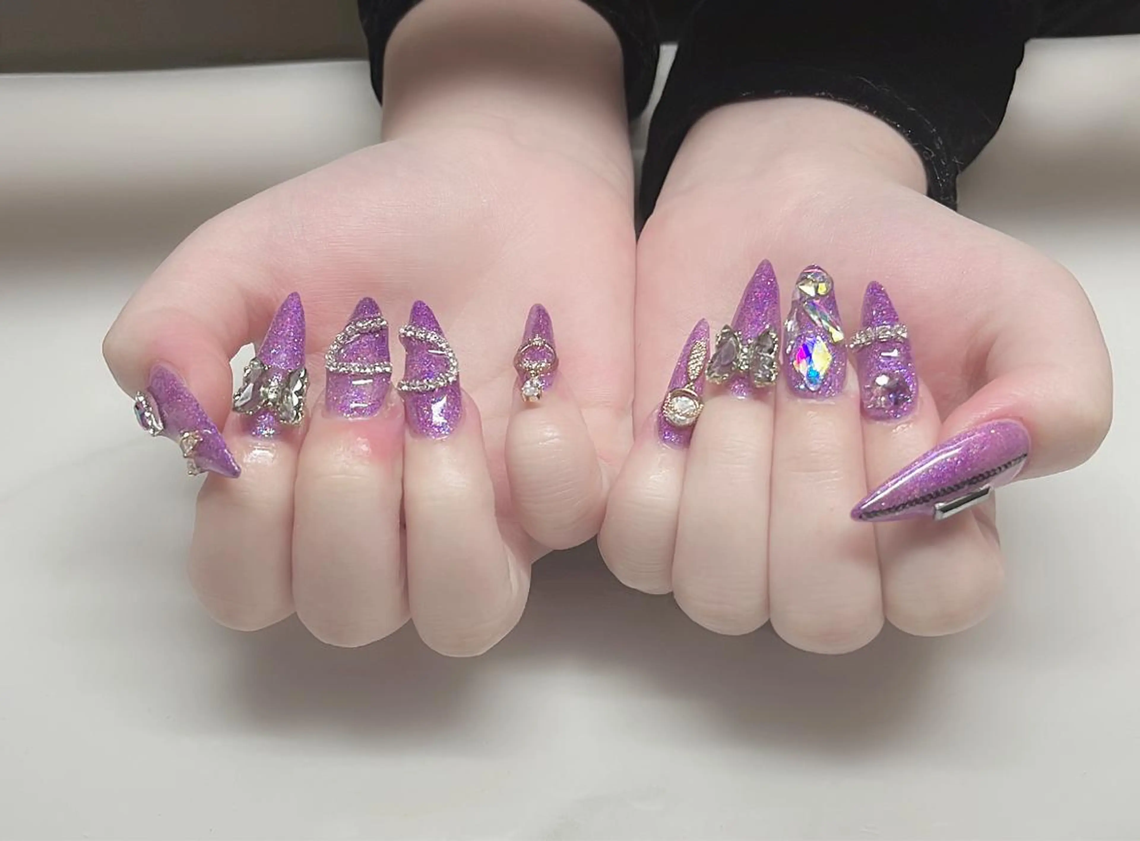 ネイル オーロラネイル べっ甲ネイル クリアネイル 氷ネイル・うるうるネイル 韓国ネイル KARI ネイルサロンのネイルデザイン