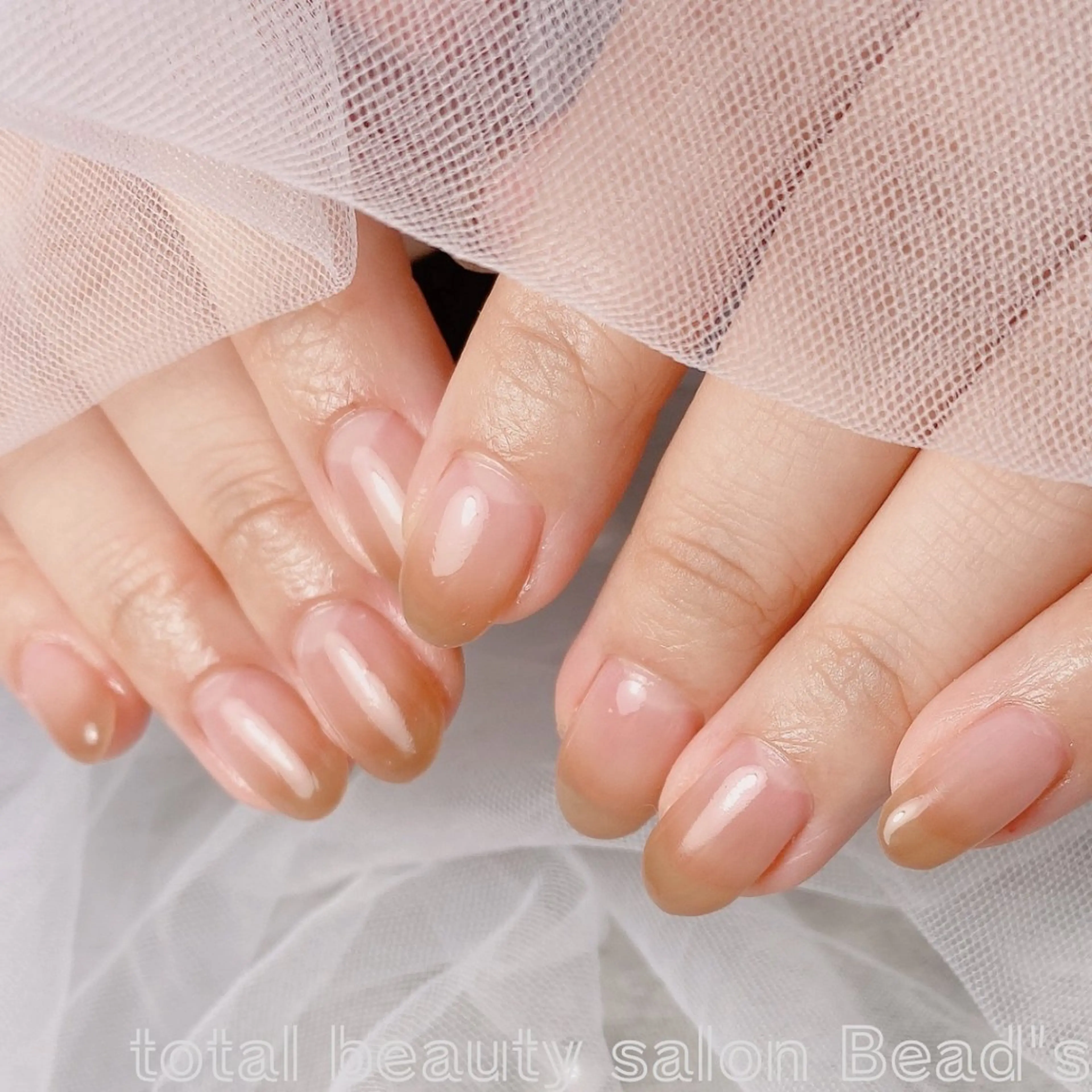 ネイル ブラウン グラデーション ハンドネイル ネイルサロン　ビーズ所属・トータルビューティー サロンビーズ すずのネイルデザイン