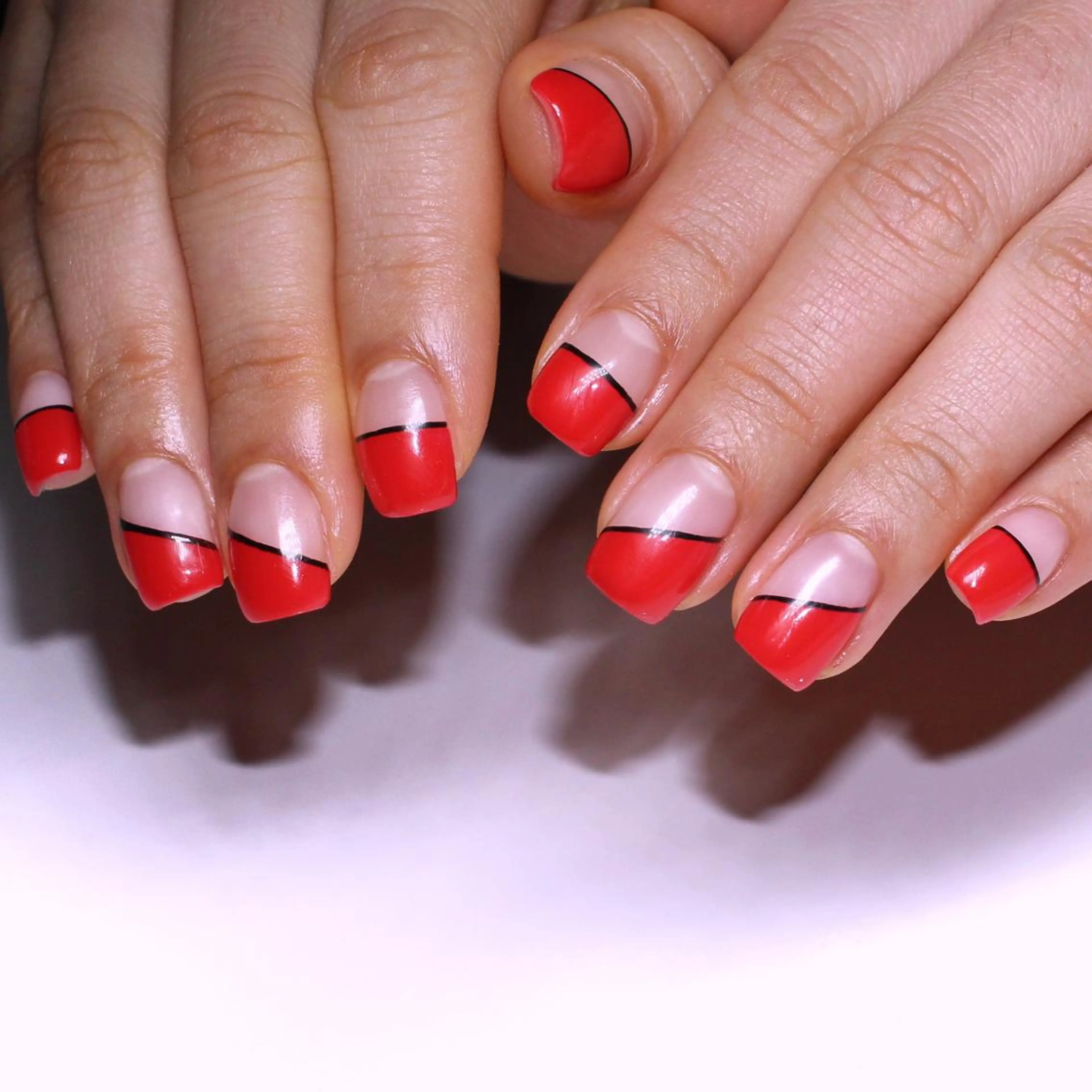 ミディアム ネイル ハンドネイル Baku Nailsのネイルデザイン