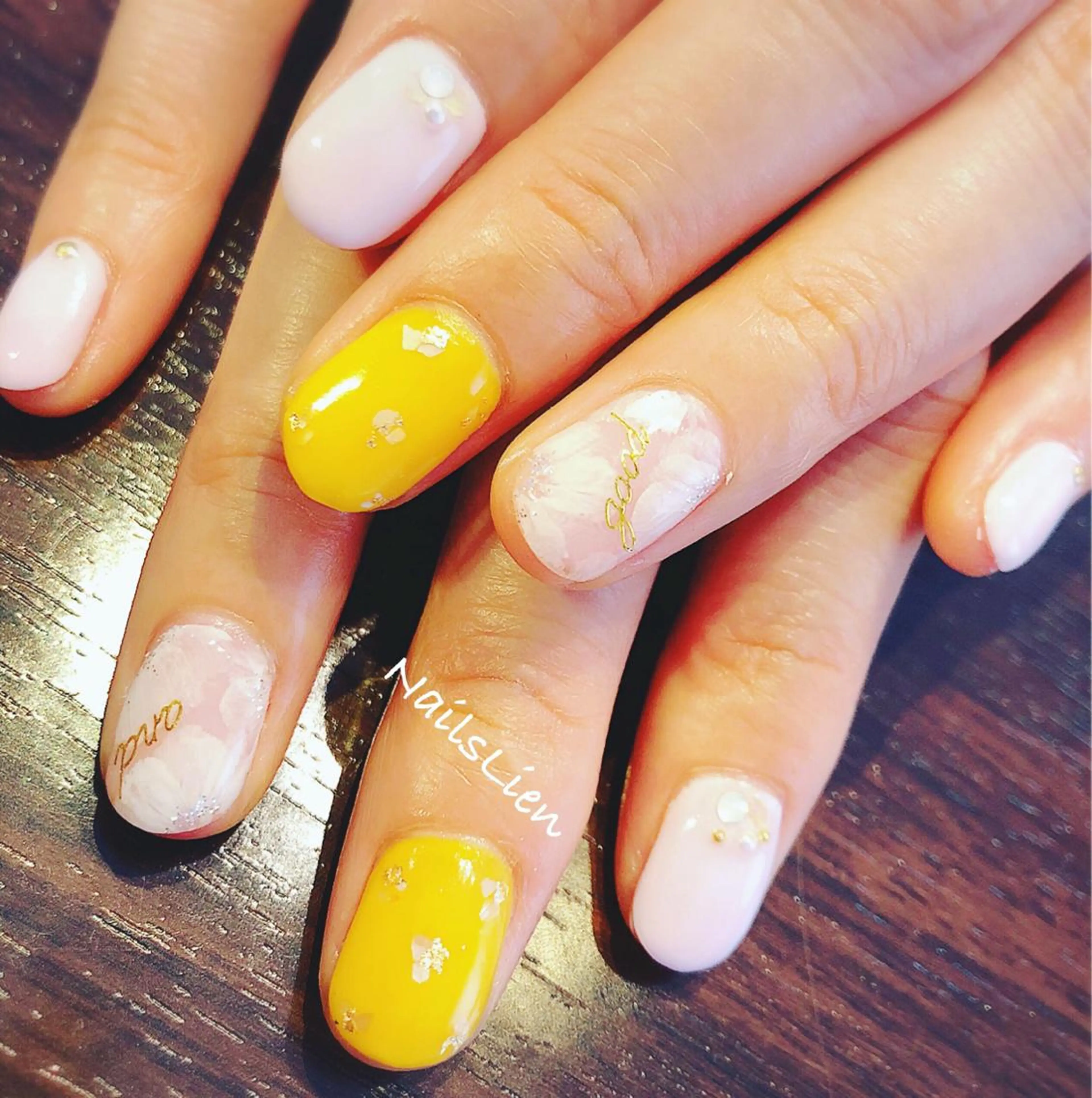 ネイル フラワーネイル 春ネイル 凛 リンのネイルデザイン