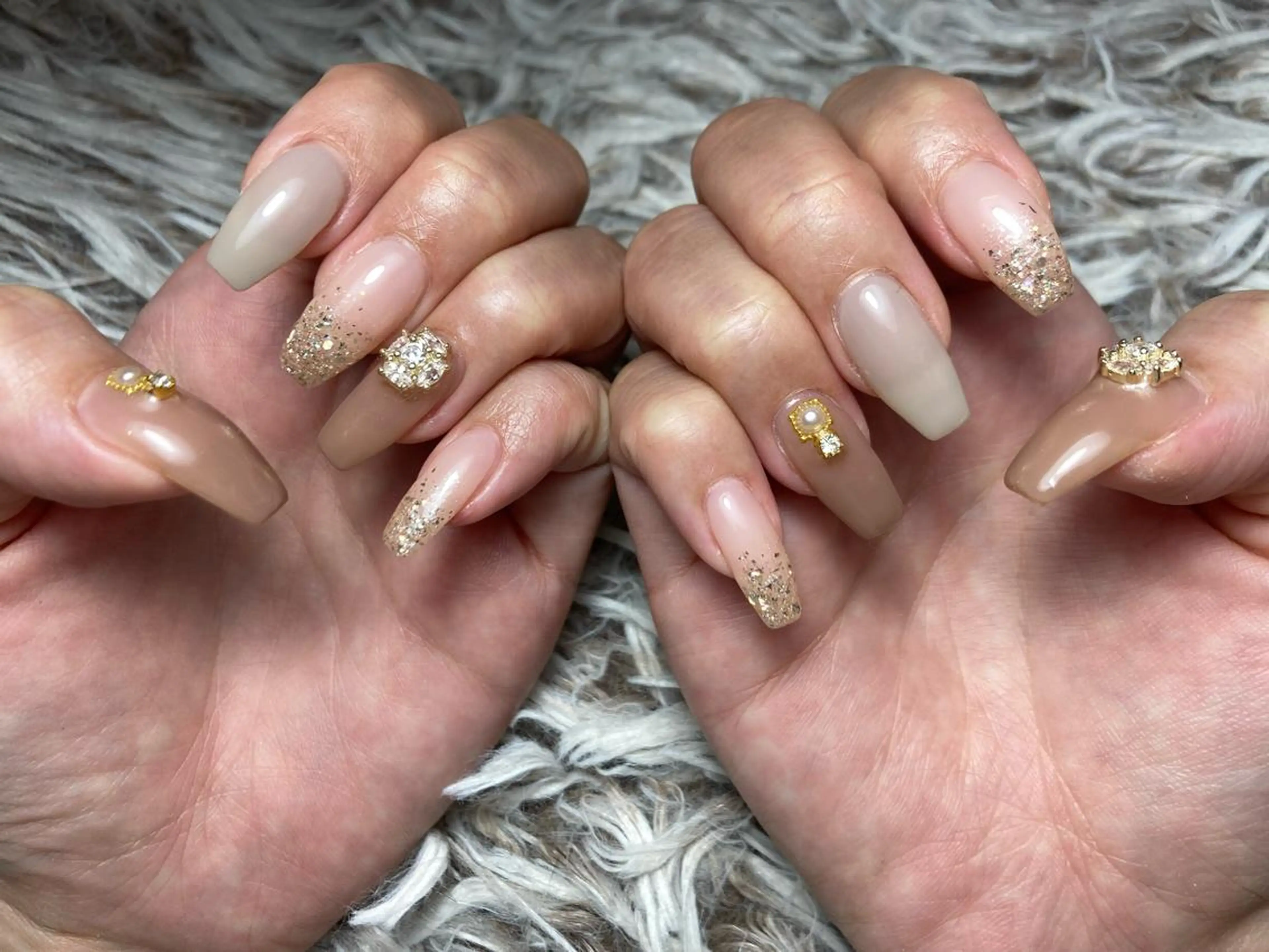 セミロング ネイル ハンドネイル フットネイル ✴︎ Delightのネイルデザイン