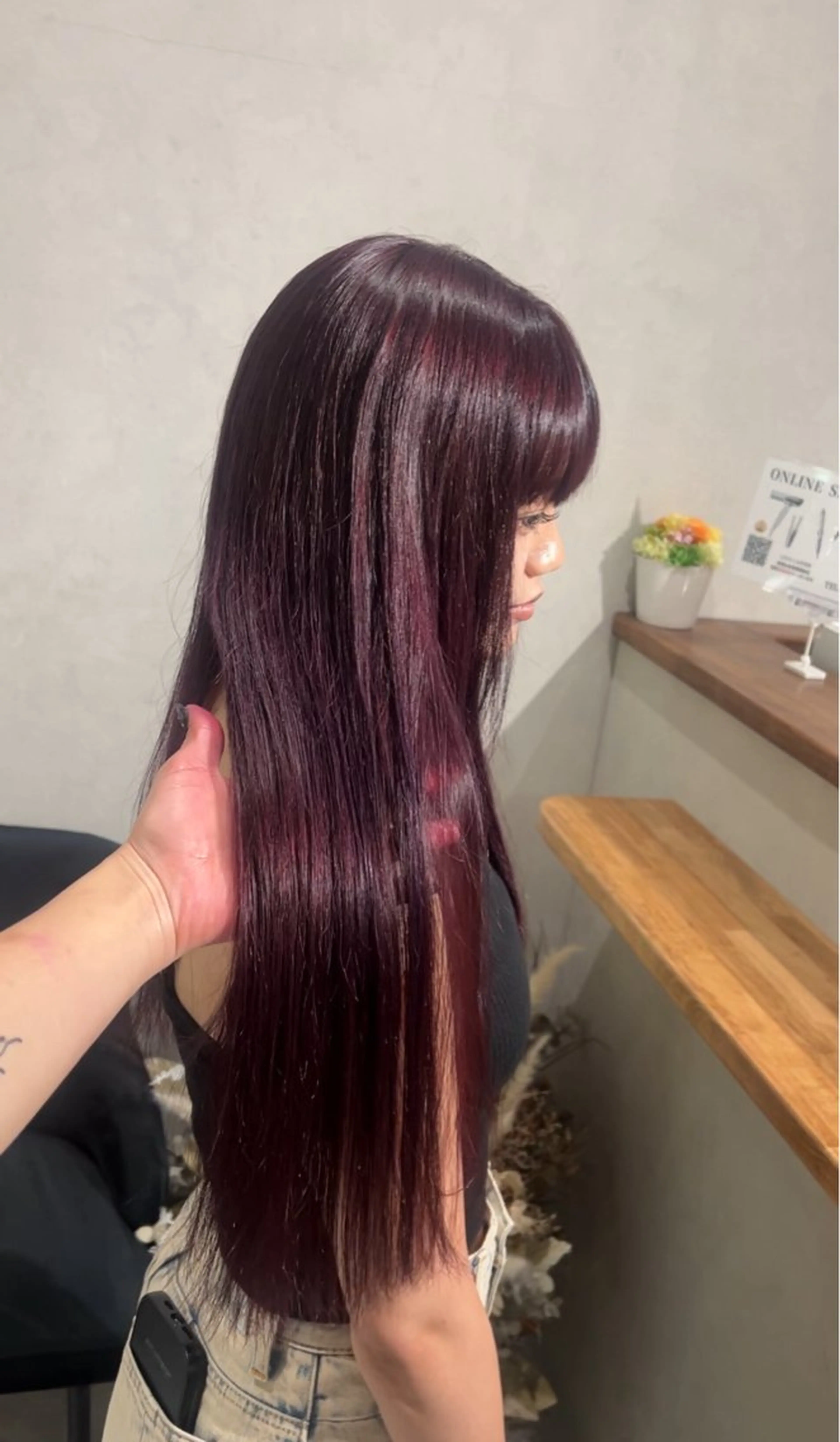 カラー i.+OSAKA所属・【大阪】縮毛矯正×ハ イトーン✨のヘアスタイル