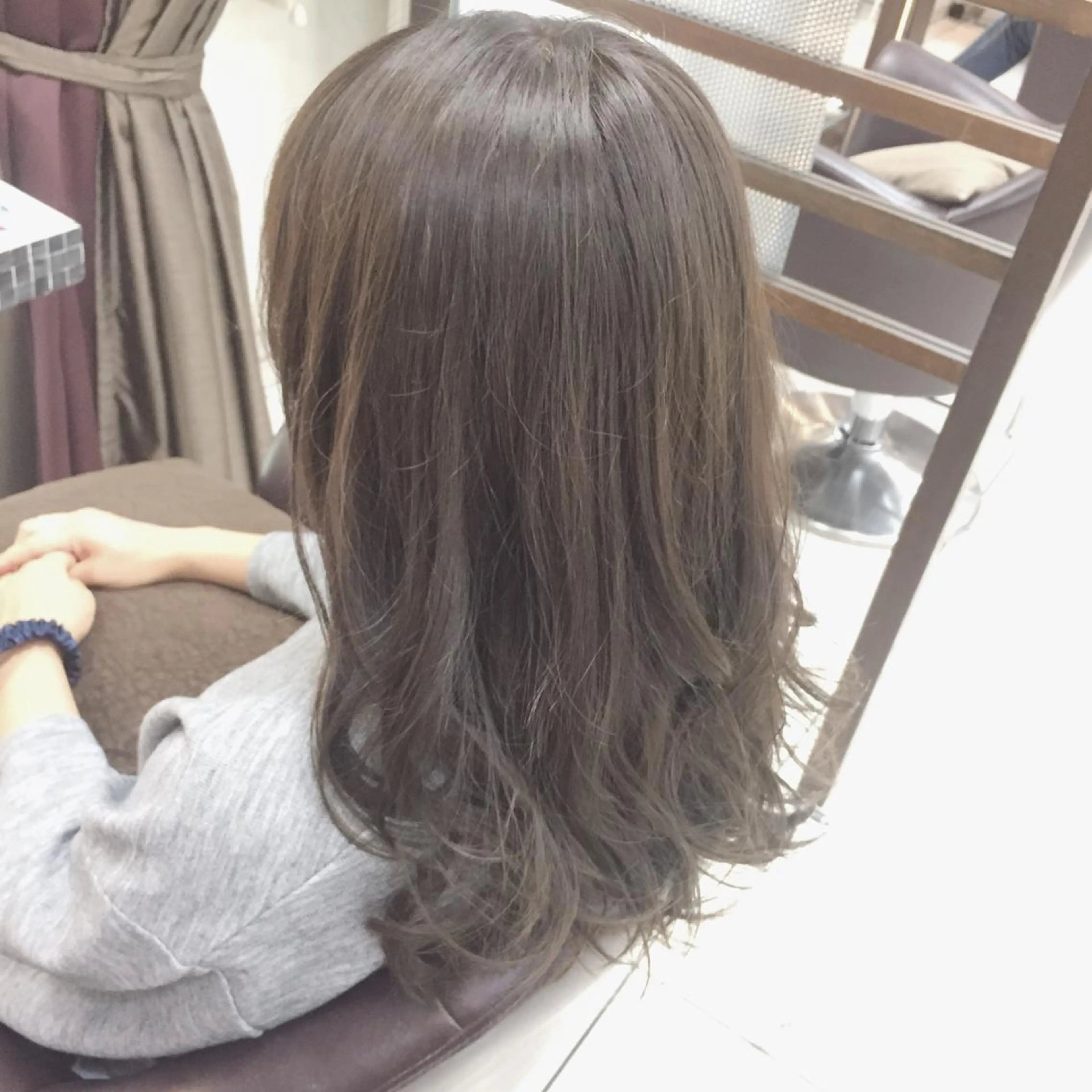 セミロング ロング カラー ブリーチ ネイビーカラー ブリーチなしカラー oggi +KENJE所属・大平 美沙のヘアスタイル