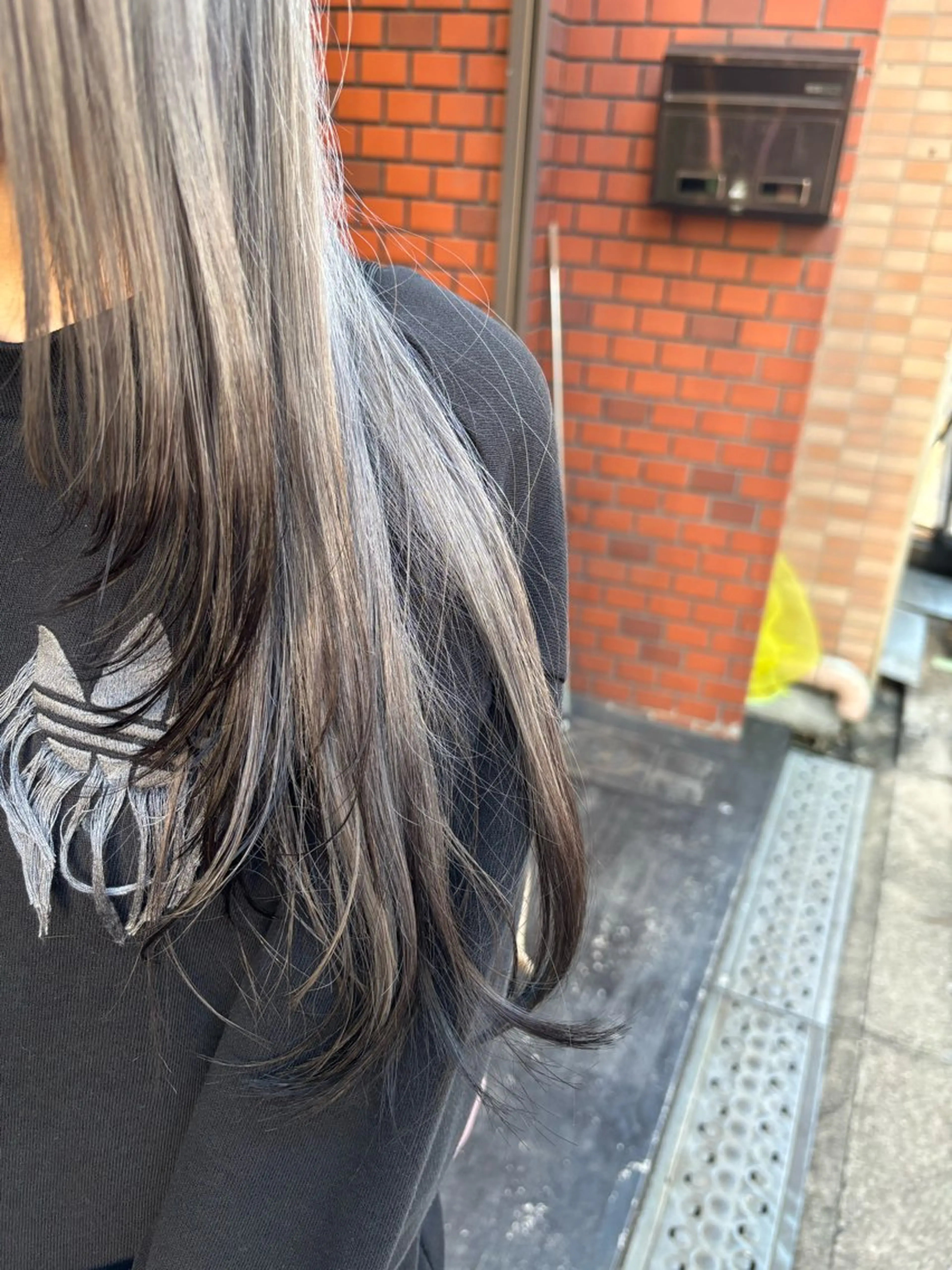 セミロング カラー レイヤーカット カット ヘアカラー cocotte宜喜 弘希のヘアスタイル