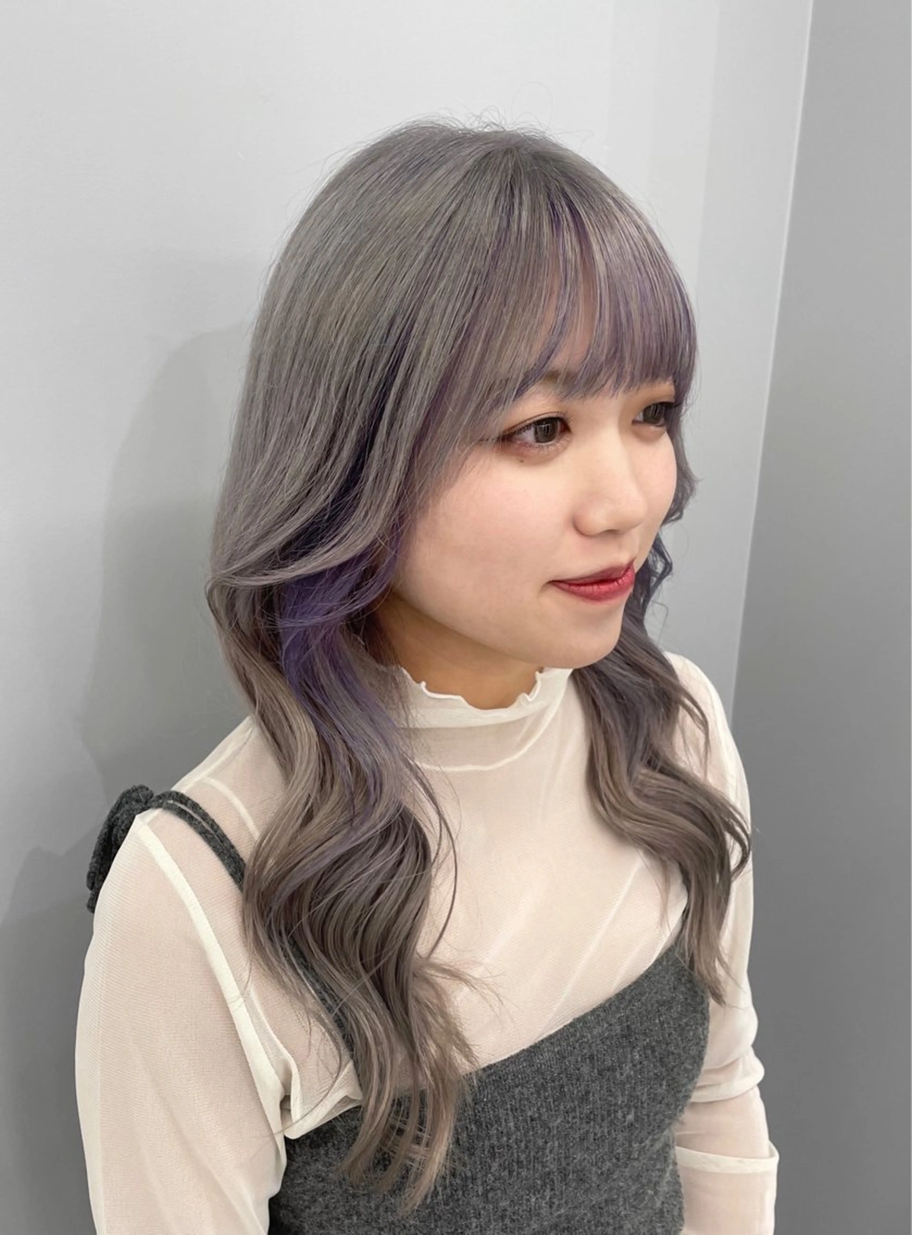 セミロング 菜々🫧新宿 透明感ケアブリーチのヘアスタイル