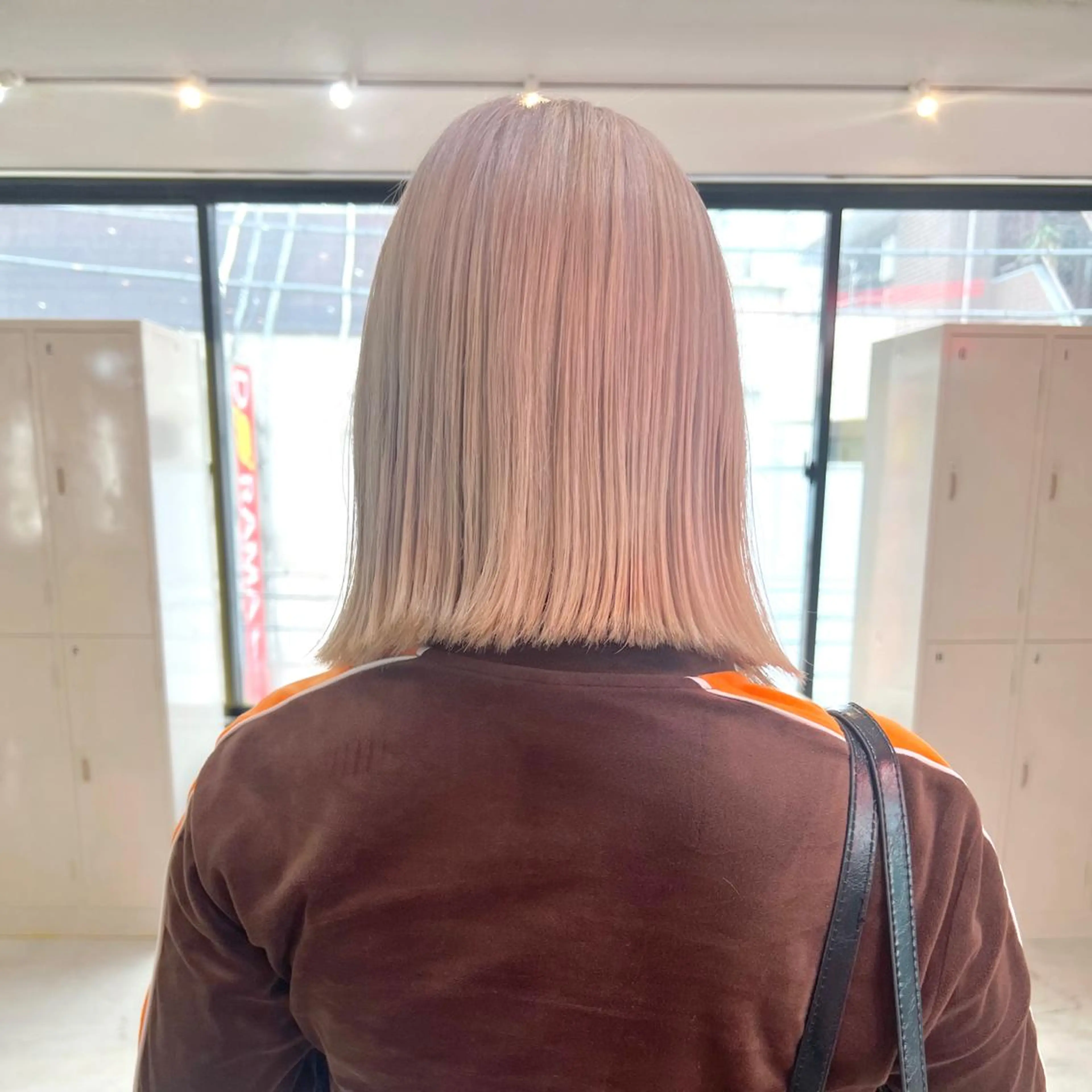 ショート カラー パーマ ヘアアレンジ メンズ キッズ ネイル マツエク・マツパ アイブロウ 🧨ブリーチー×ボブ レイヤー💎じゅえるのヘアスタイル