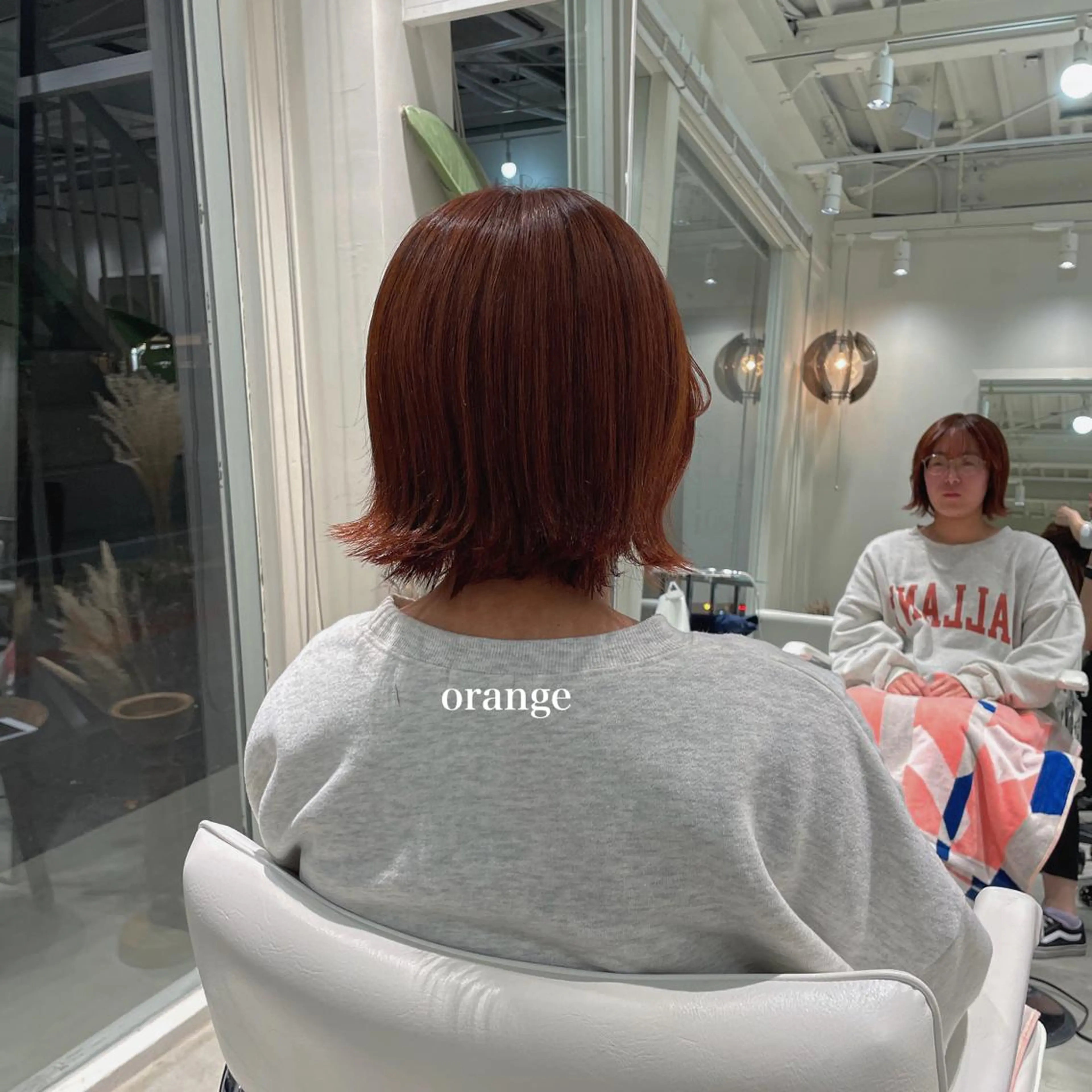 ショート カラー 峯崎 葵のヘアスタイル