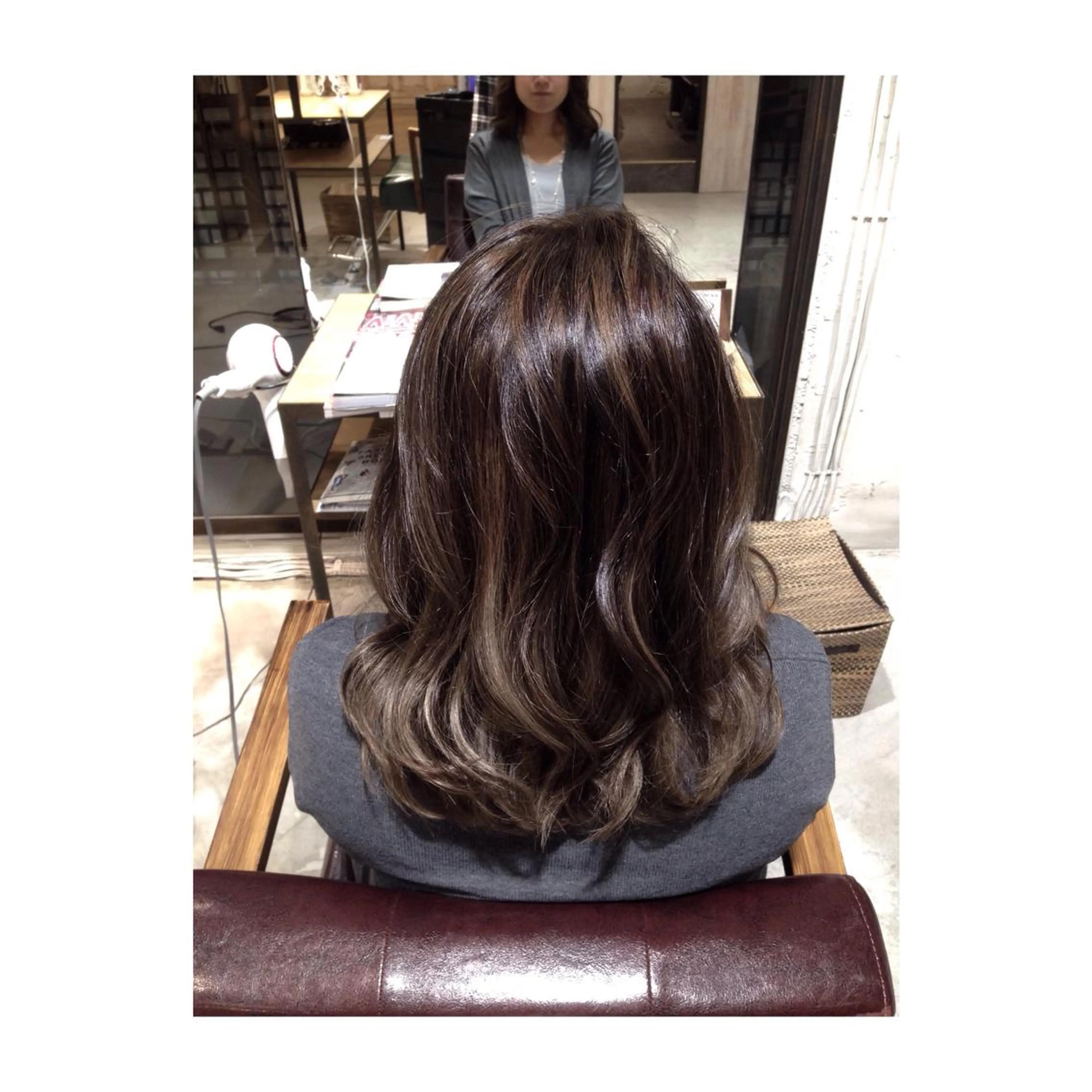 ミディアム セミロング ロング カラー パーマ アオガミ （前髪顔周りカット）のヘアスタイル