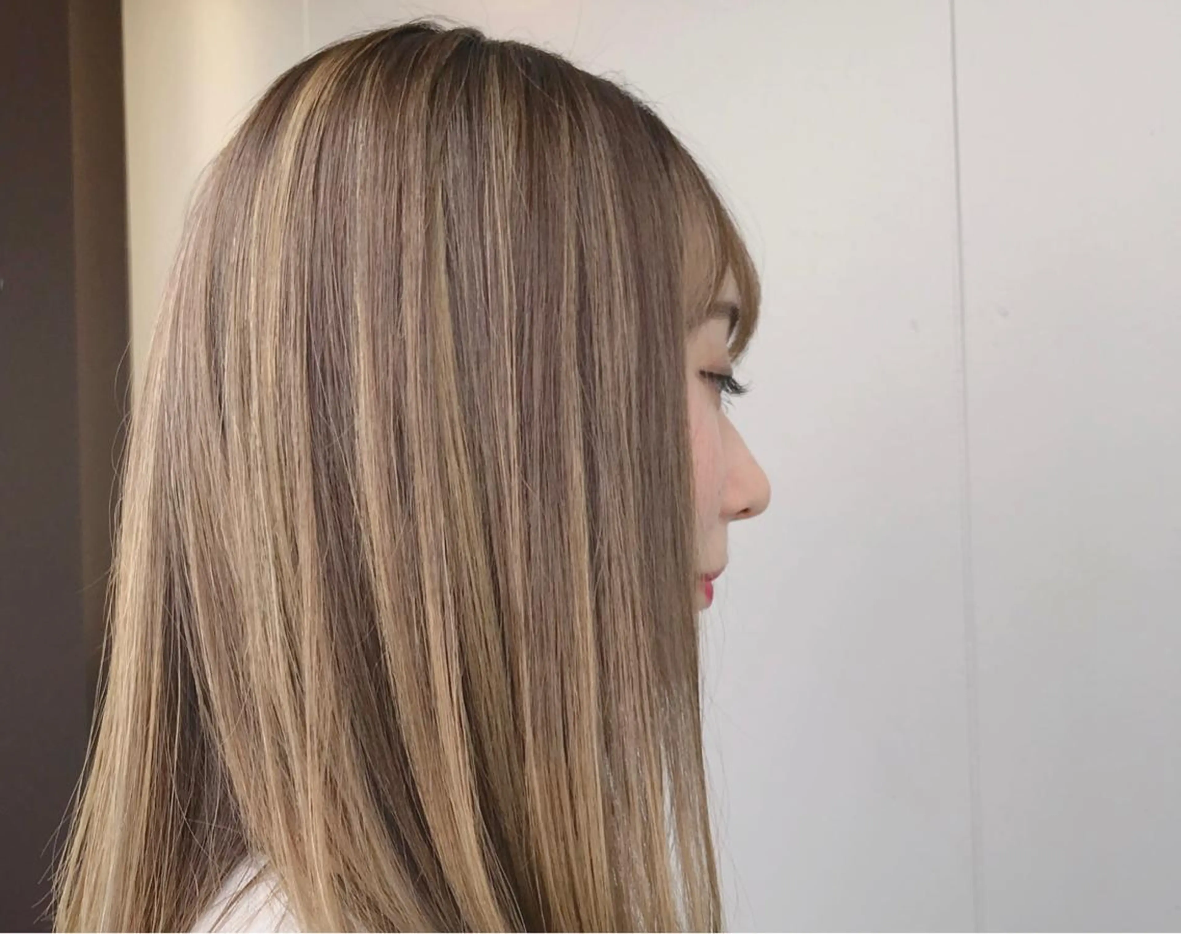 セミロング カラー ブリーチ ハイライトカラー ハイライト シェールピエール所属・Laf かおりのマツエク・マツパデザイン