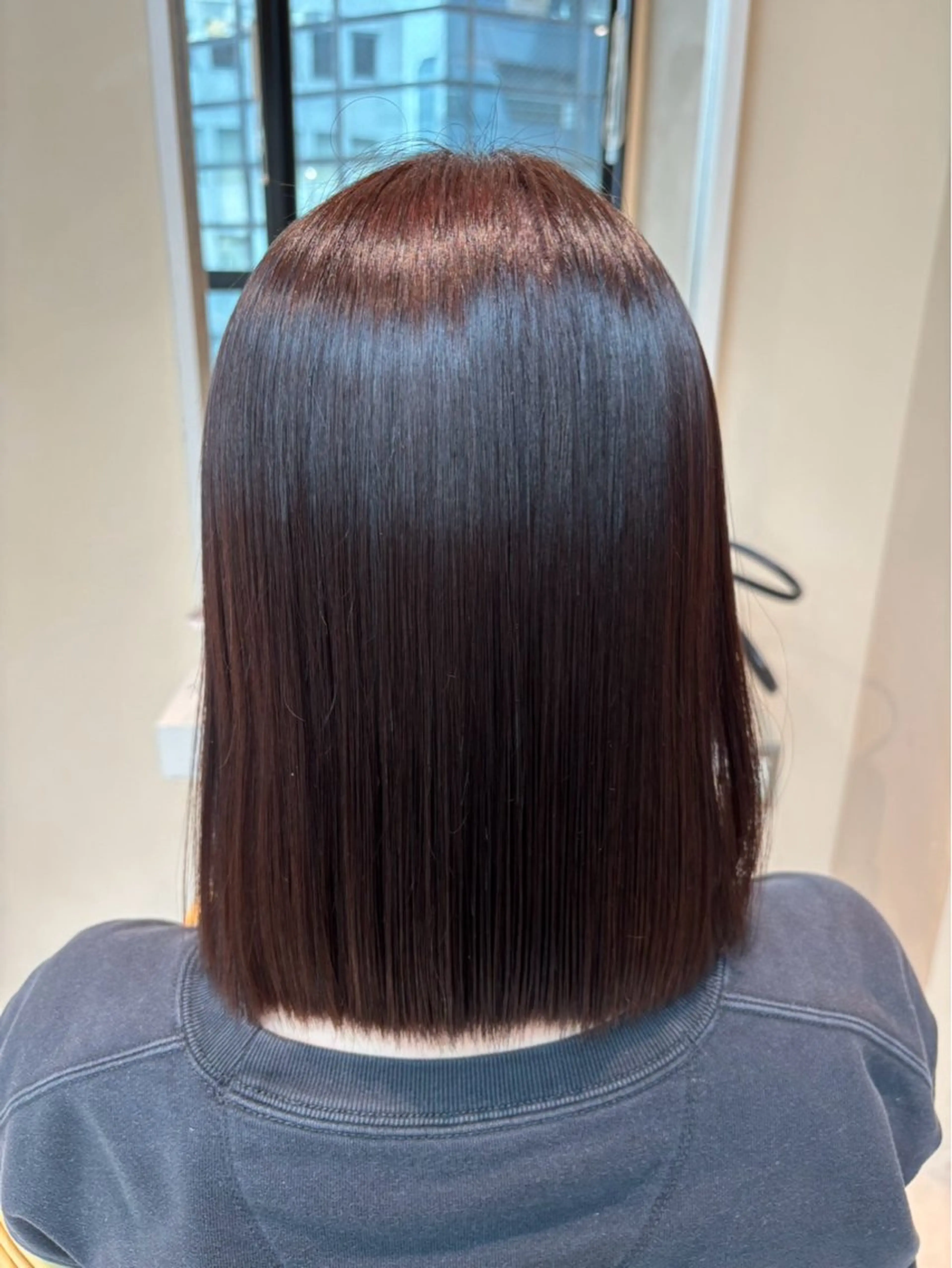 カラー 菰口 美優 NEROのヘアスタイル