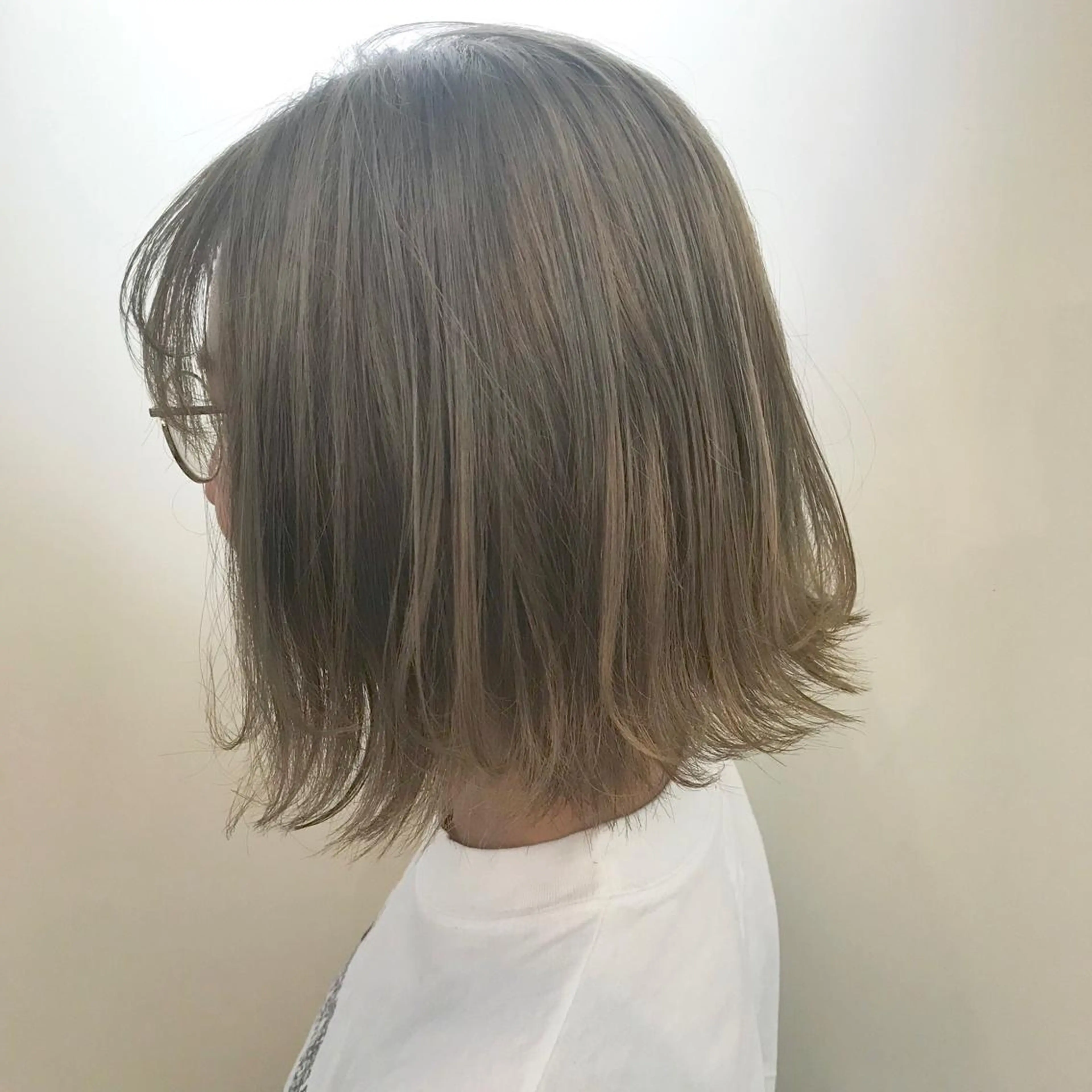 ショート カラー ブリーチ 斉藤 未佳のヘアスタイル