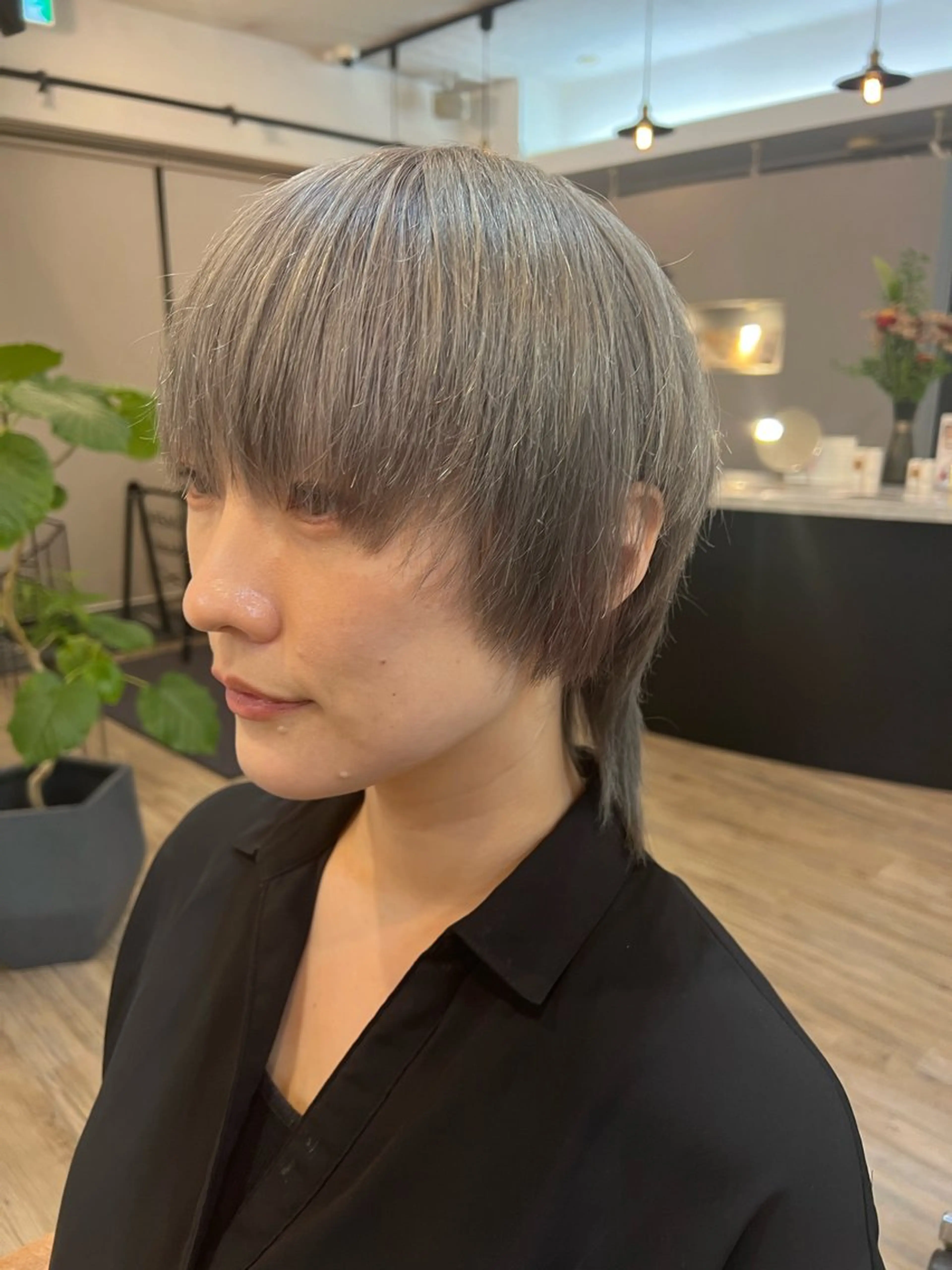ショート カラー シルバー ウルフカット カット ヘッドスパ いぐち しょうた🫧 ブリーチカラー🫧のヘアスタイル