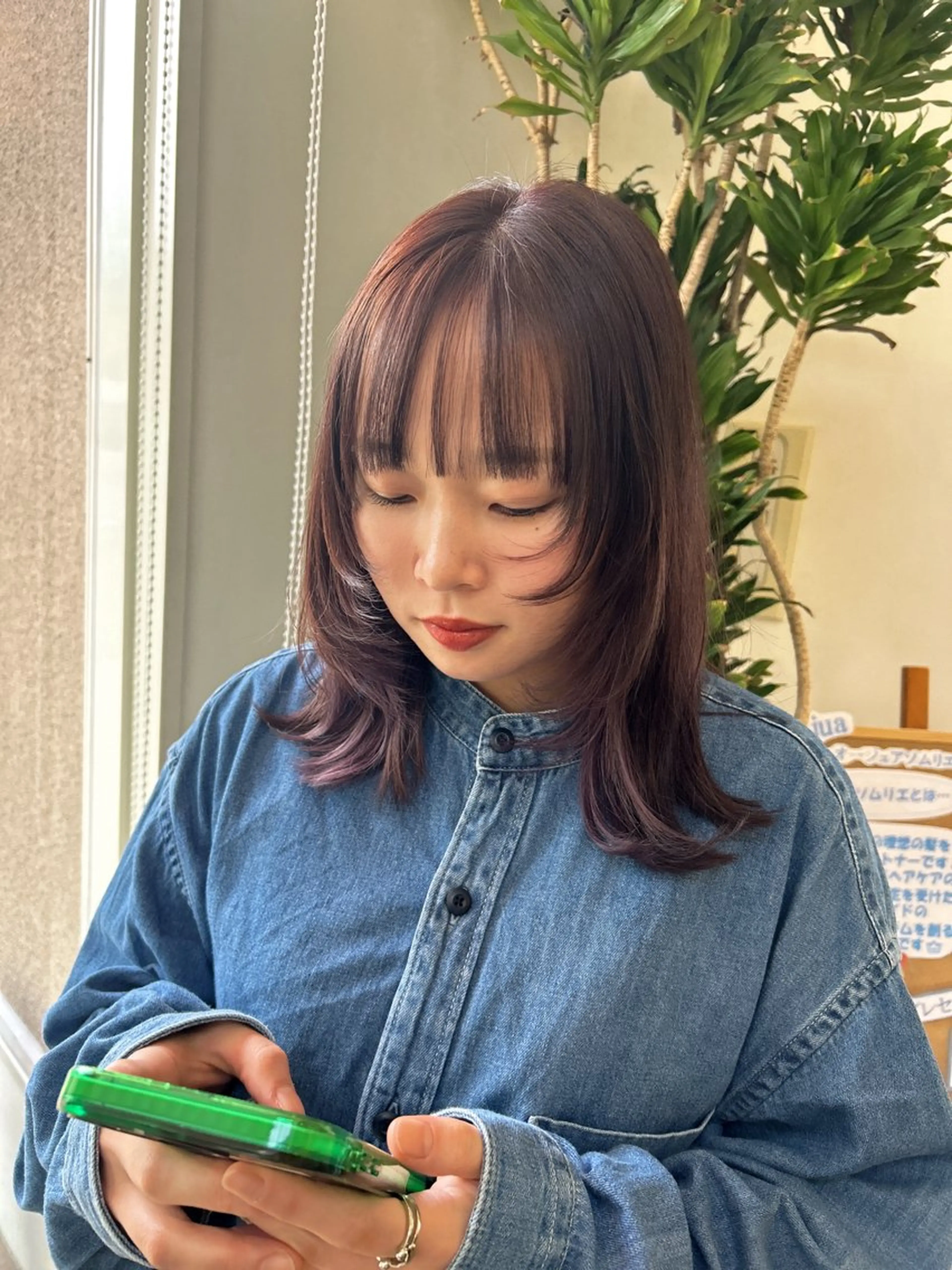 ミディアム 顔まわりレイヤー 学生 韓国風ヘア レイヤーカット 小顔カット るん ️💞のヘアスタイル