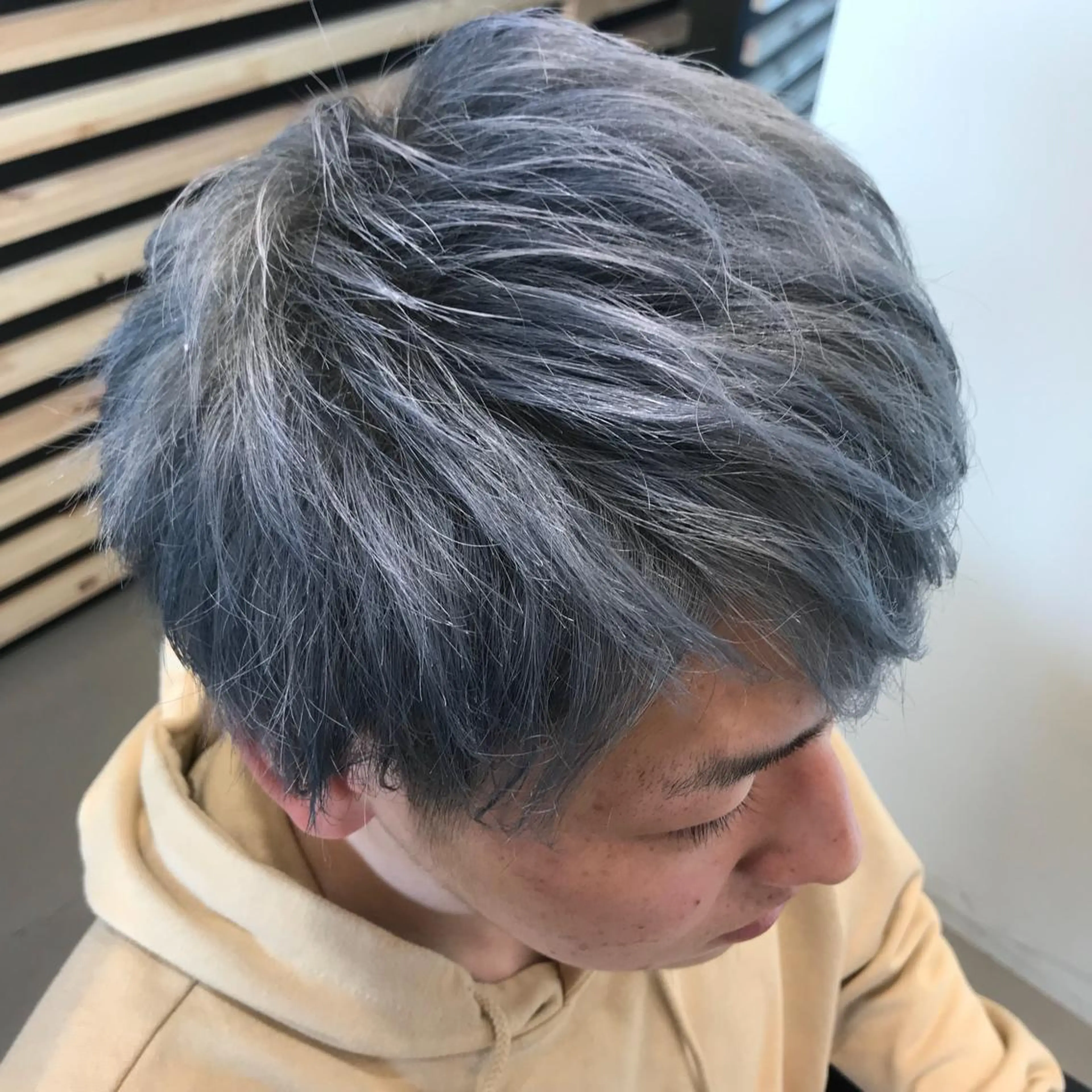 ショート カラー メンズ メンズブリーチ ブリーチ シルバー イエローカラー ヘアカラー 大久保 隆蔵のヘアスタイル