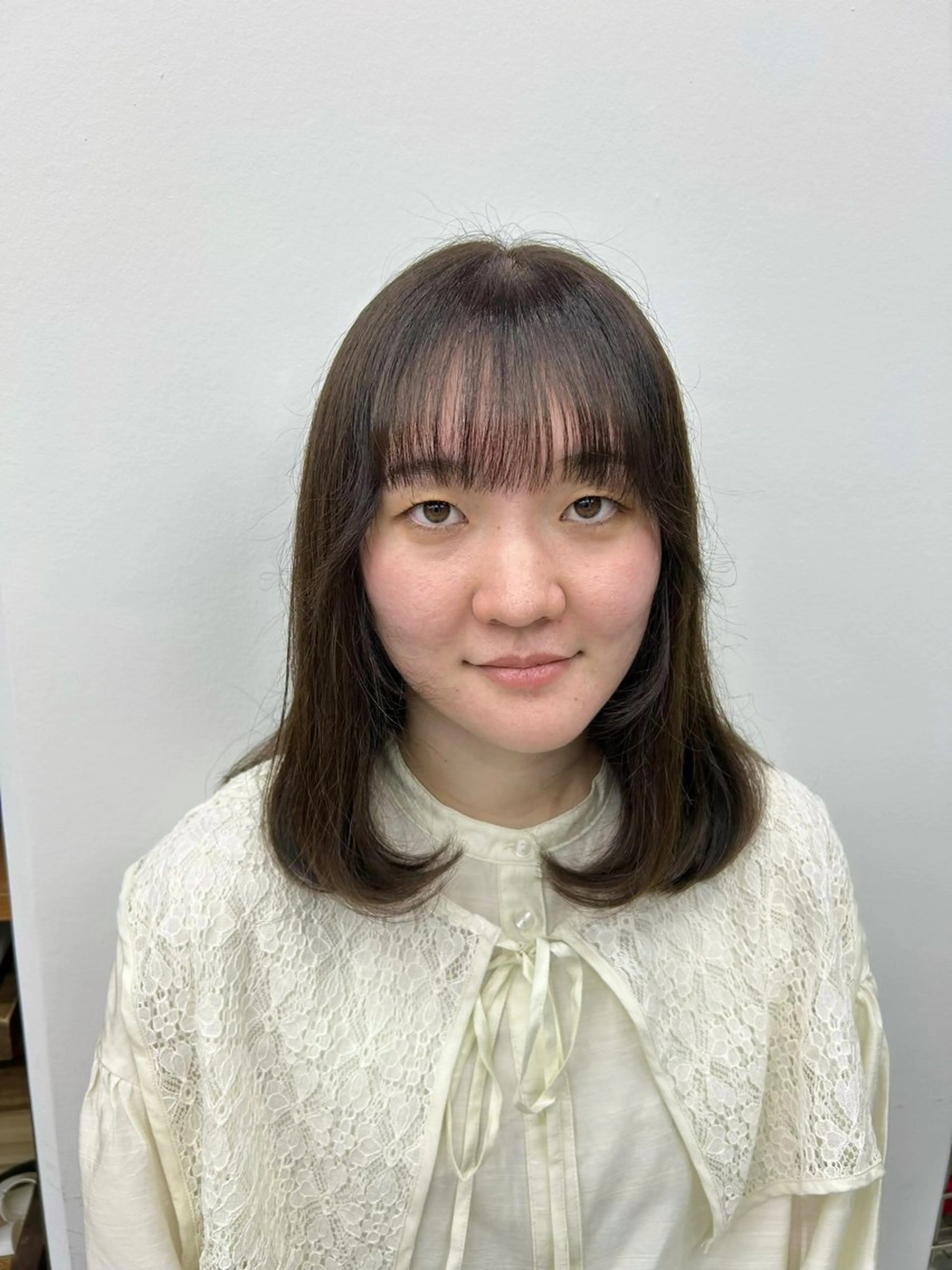 セミロング カラー 藤原 あかりのヘアスタイル