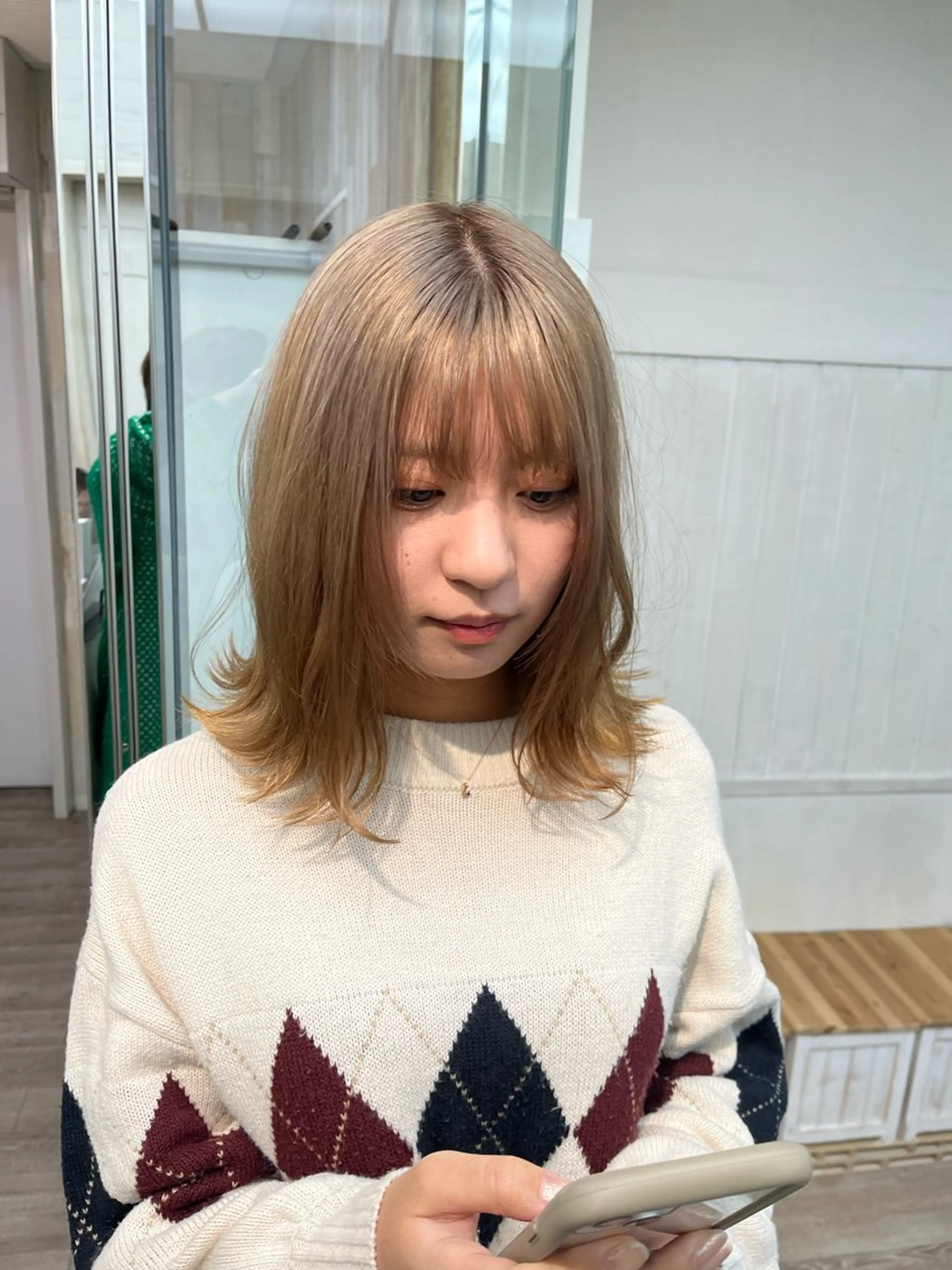 ミディアム カラー パーマ ヘアアレンジ メンズ メンズハイトーン ベージュカラー 透明感カラー ハイトーンカラー カット ヘアカラー トリートメント ヘアセット ®️レイヤー/透明感 カラー/星野六三四のヘアスタイル