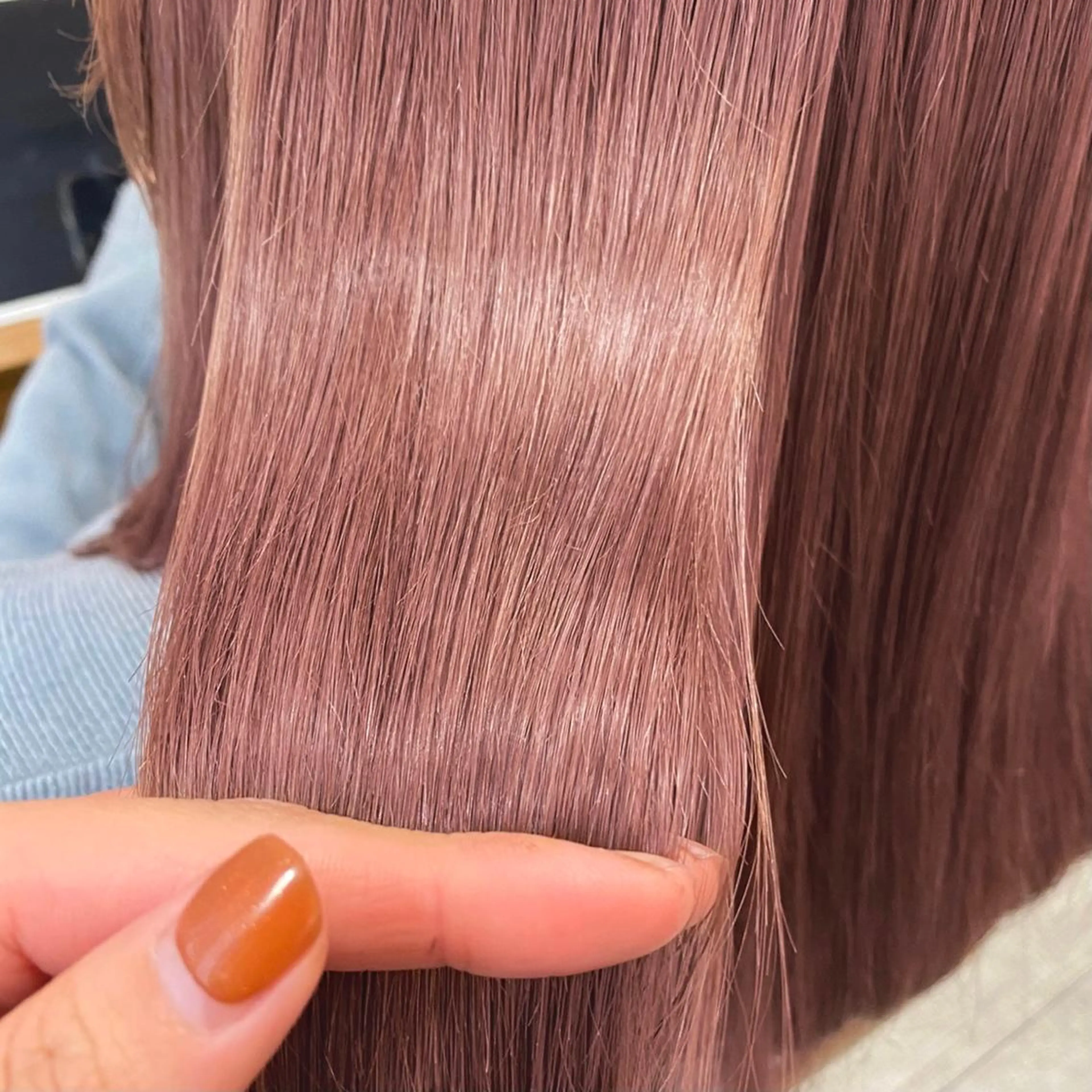 セミロング カラー ANNA ／艶髪／ハイトーンのヘアスタイル