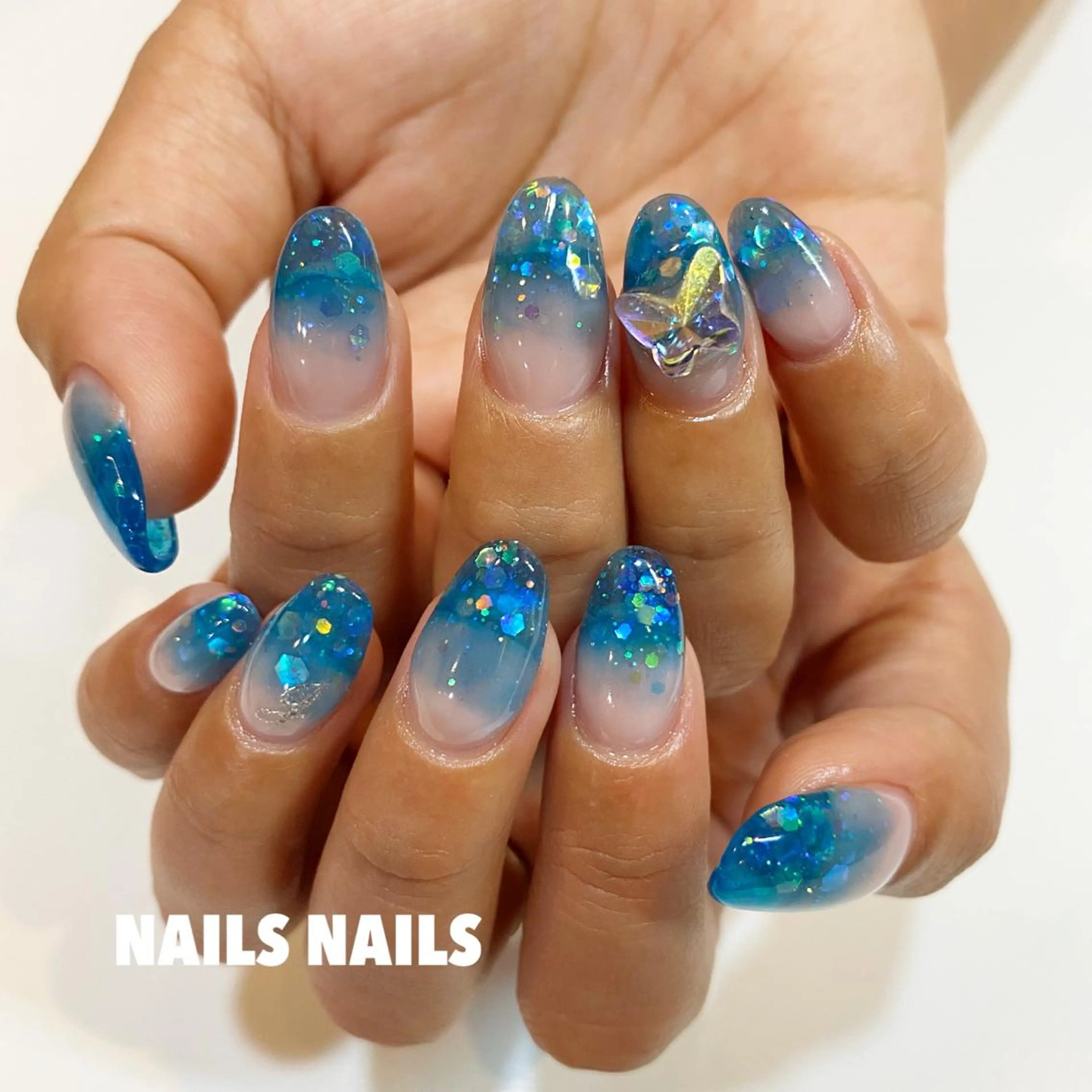 ネイル ブルー ラメ(グリッター) ラメグラデーション スカルプネイル ショートネイル ハンドネイル NAILSNAILS ERIKAのネイルデザイン
