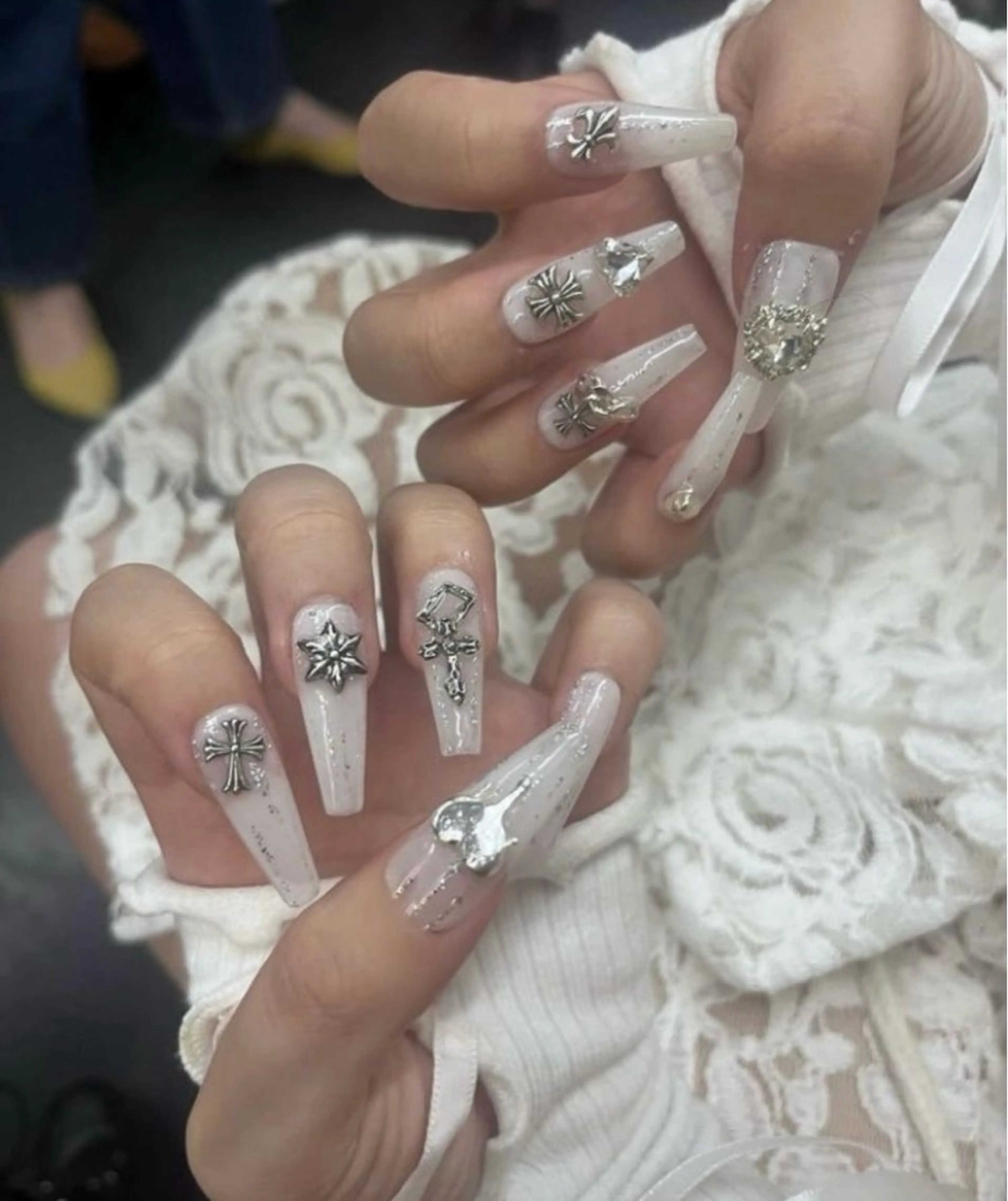 ネイル アートネイル 長さ出し ジェルネイル マグネットネイル ニュアンスネイル ハンドネイル Cloudy Chan 歌舞伎町のネイルデザイン