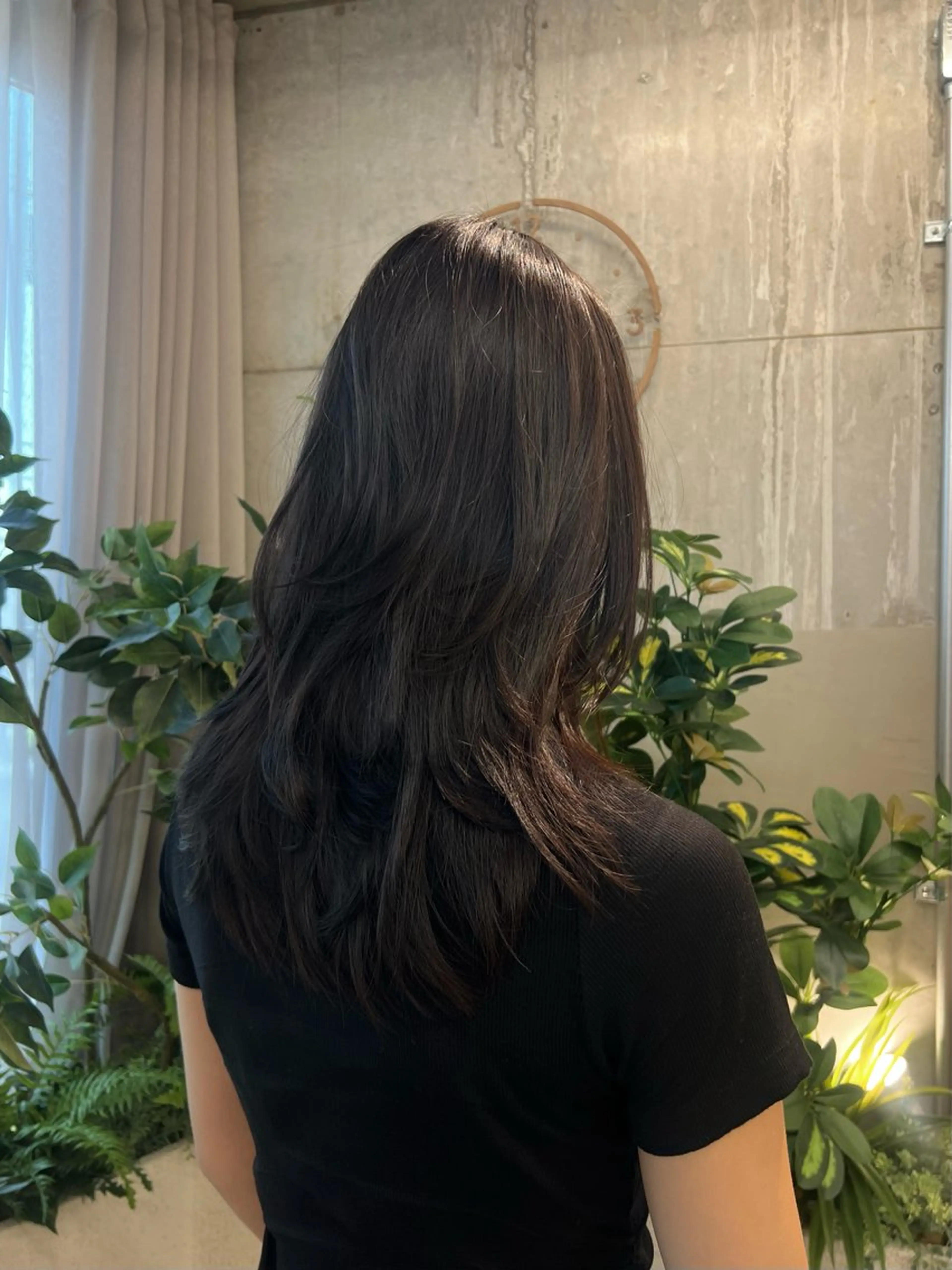 ロング ロングレイヤー ハッシュカット ハイレイヤー レイヤーカット ロング カット トリートメント Toiro 横浜所属・海外ヘア／レイヤー カットNatsuのヘアスタイル