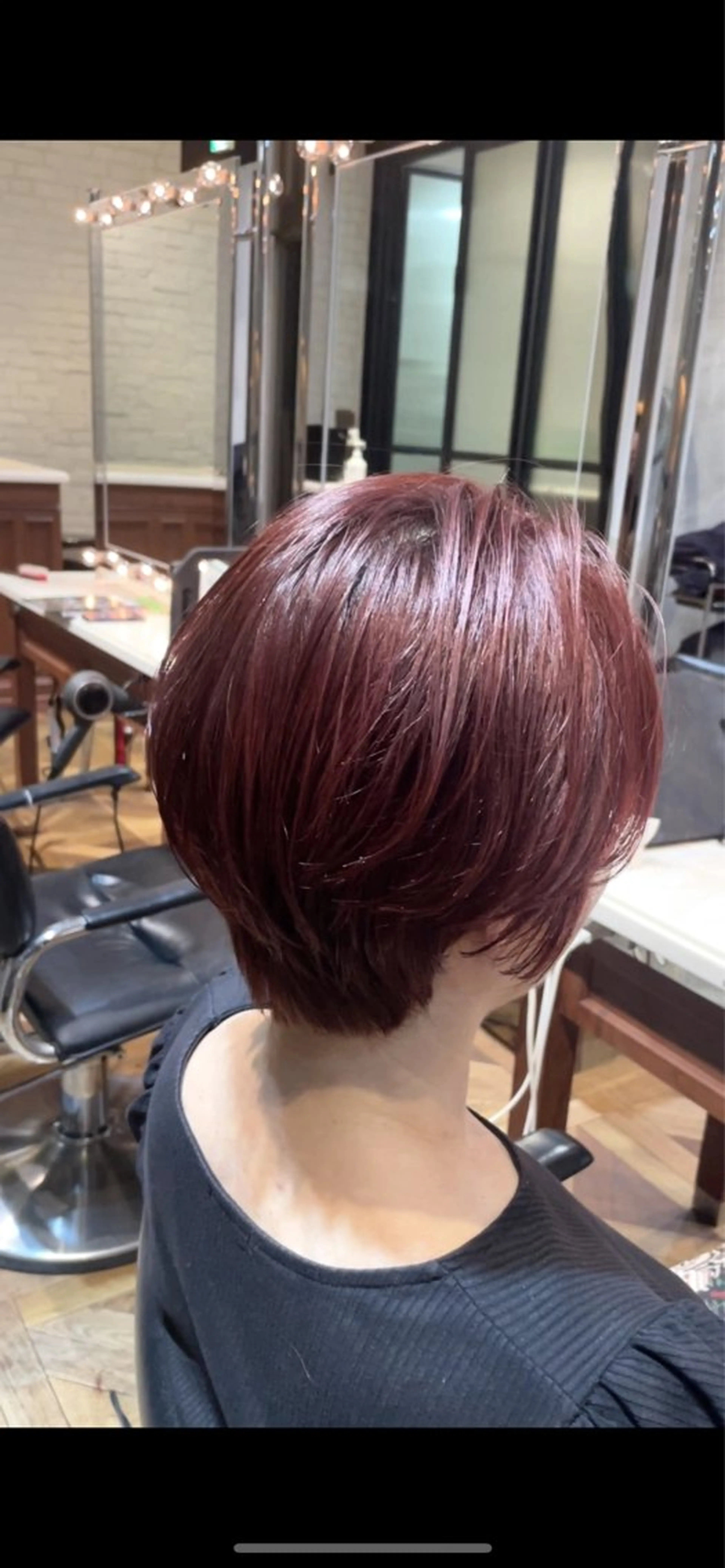 ショート カラー ショートレイヤー カシス ピンクカラー レイヤーカット ショートヘア カット ヘアカラー トリートメント BEBE所属・ご新規様限定 透明感カラーKANAのヘアスタイル