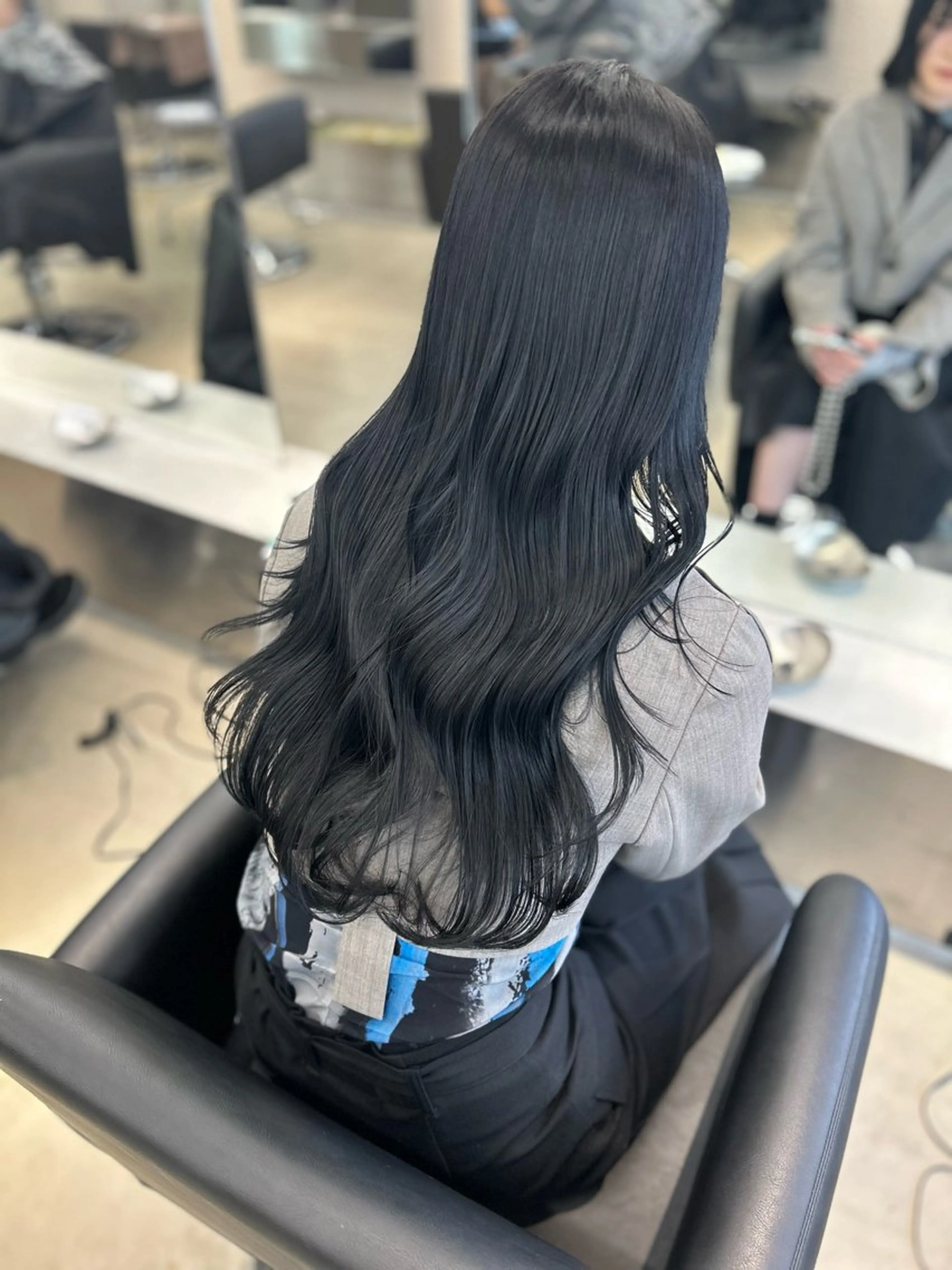 ロング カラー アッシュ ブルーカラー ダークアッシュ ダブルカラー グレージュ カット ヘアカラー トリートメント 名古屋栄♡PELE 上品な透明感ベージュのヘアスタイル