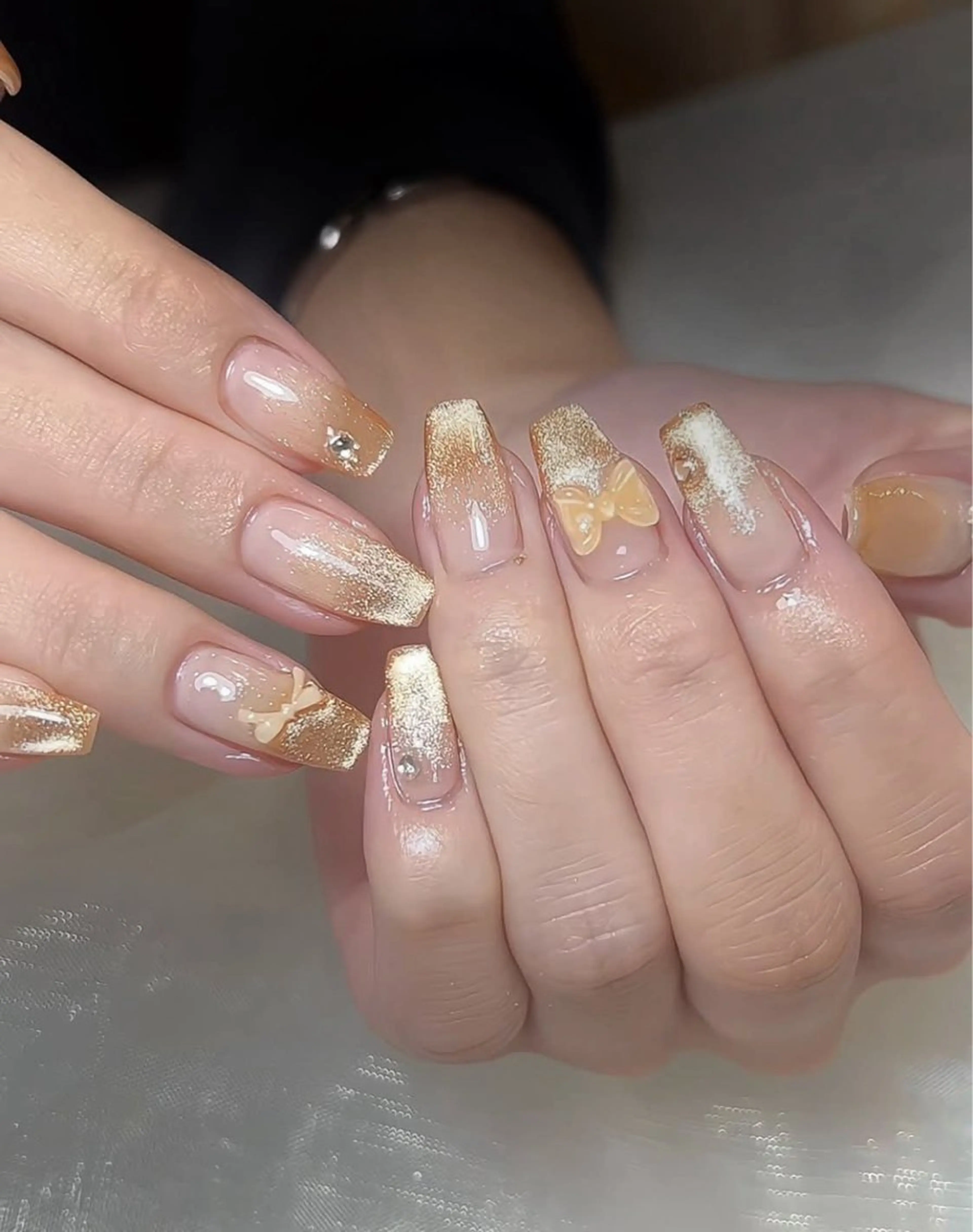ネイル アートネイル ガーリー ゴールド グラデーション ラメ(グリッター) ハンドネイル SHE. Nail Otsukaのネイルデザイン