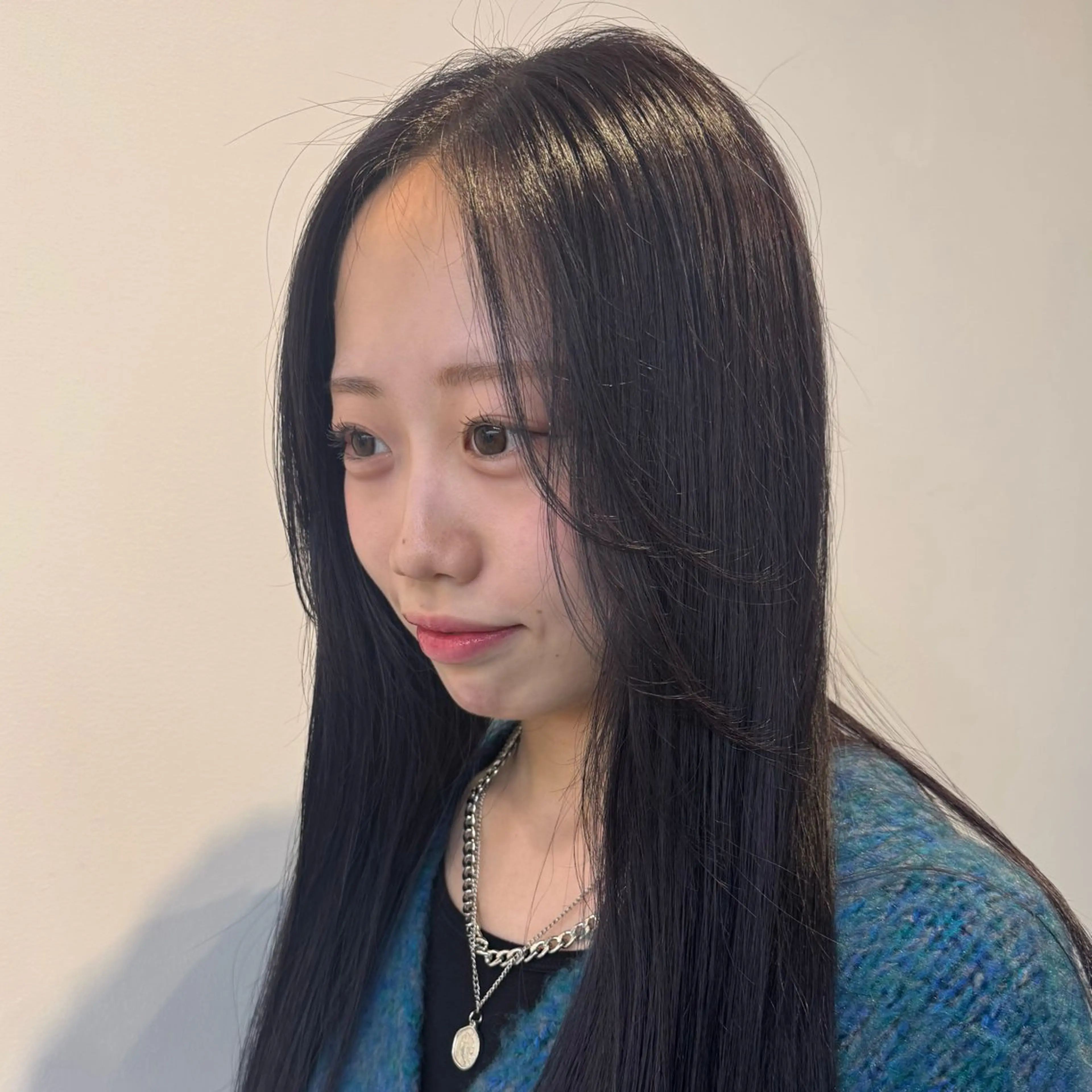 カラー ブリーチ バイオレットカラー 澁谷 咲映のヘアスタイル