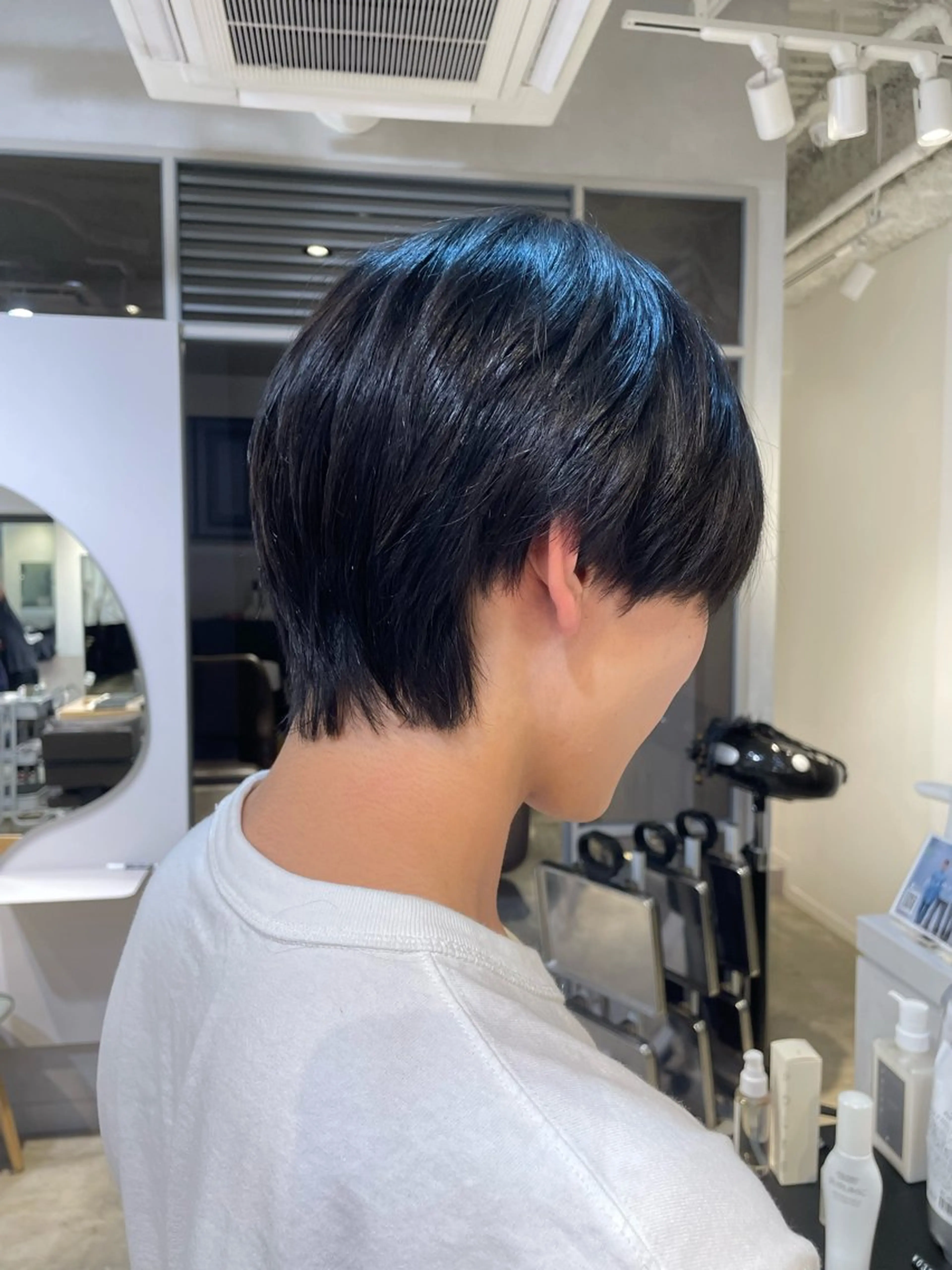 カラー 黒髪 ブルーカラー ブルーブラック ハイライトカラー FILMS 田町芝浦所属・カットイルミナカラー ひより FILMSのヘアスタイル