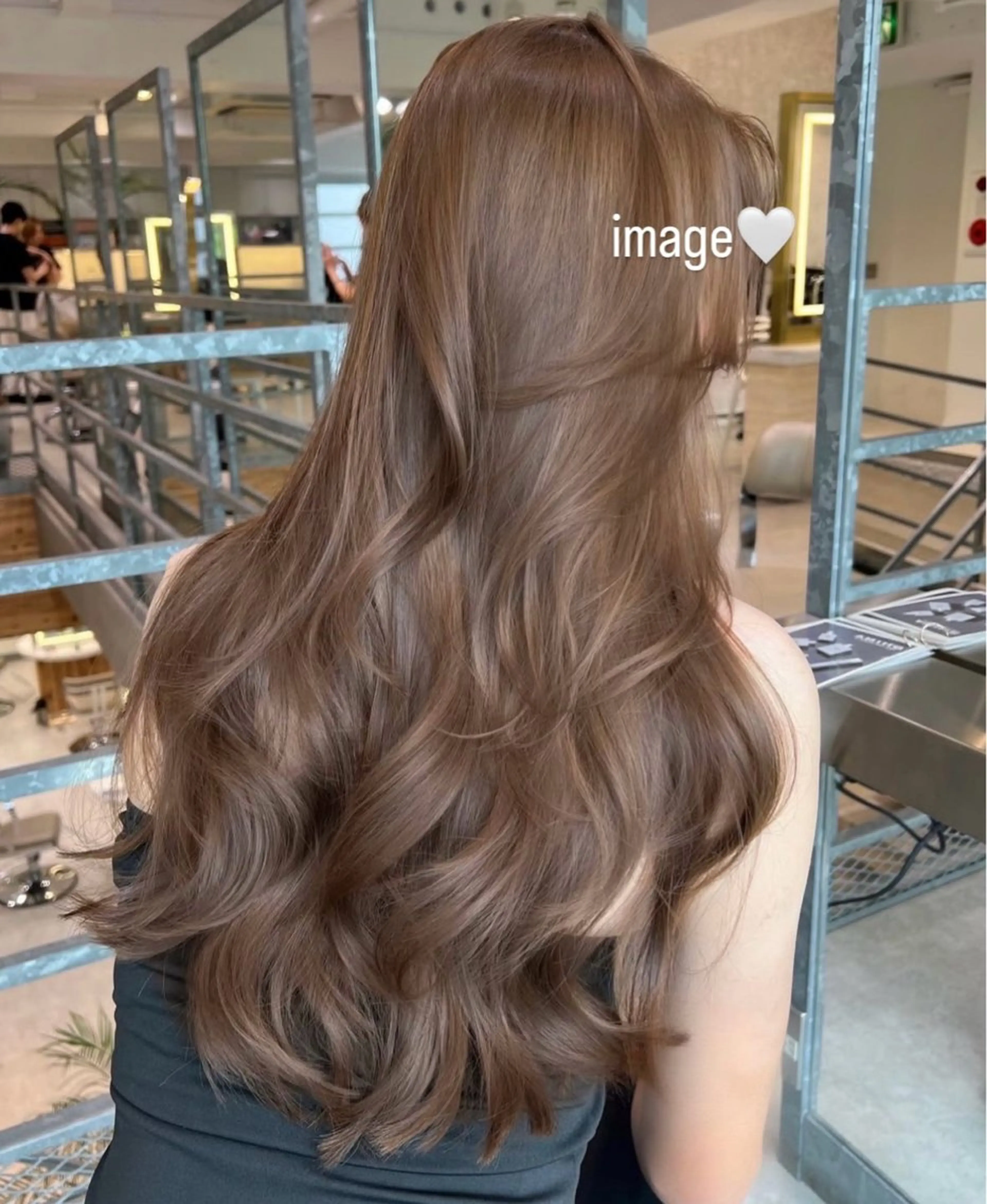 ロング カラー ダブルカラーベージュ カラー/tuburaのヘアスタイル