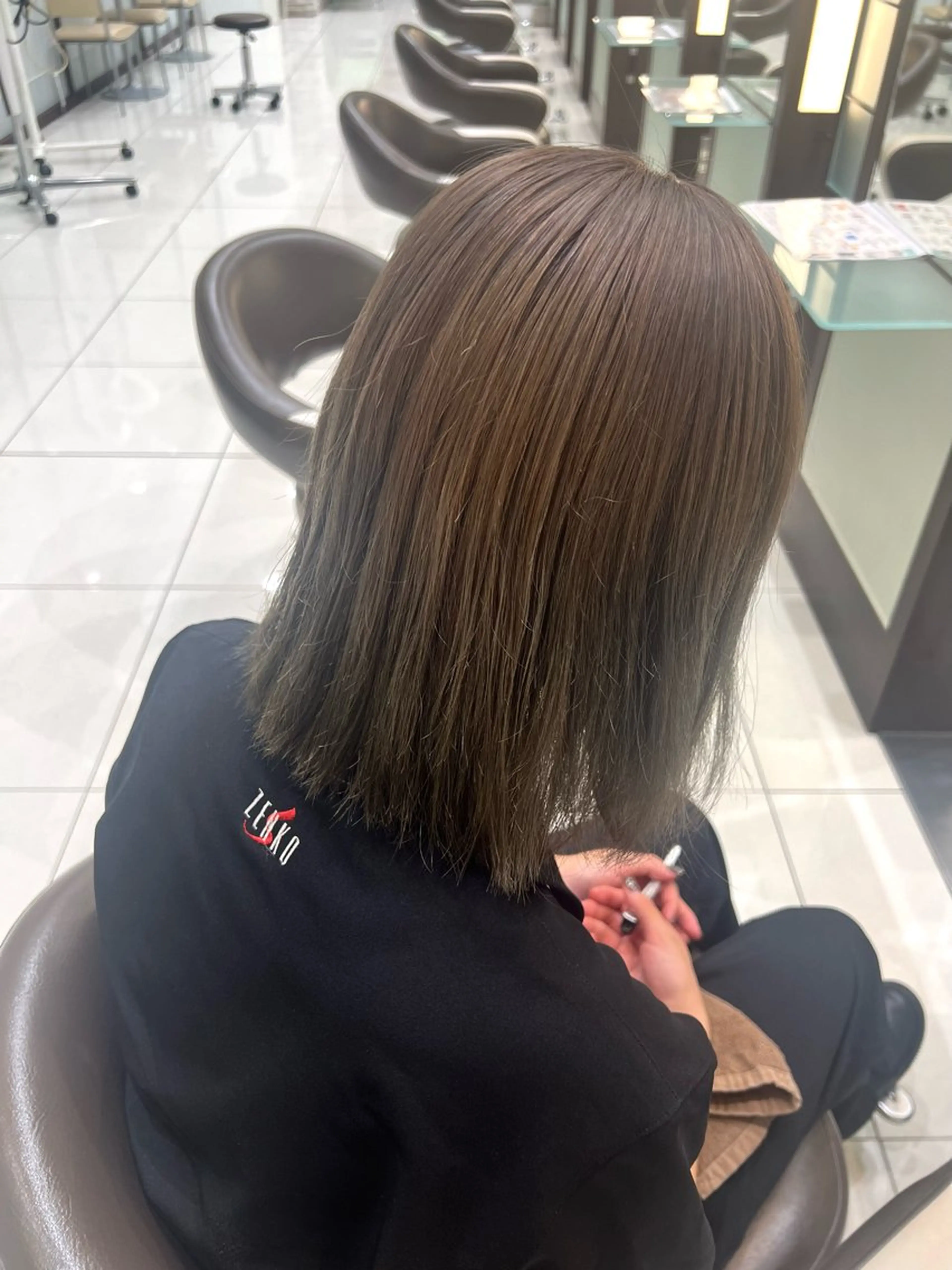 ミディアム カット ヘアカラー ハイトーン／透明感 カラー Mioのヘアスタイル