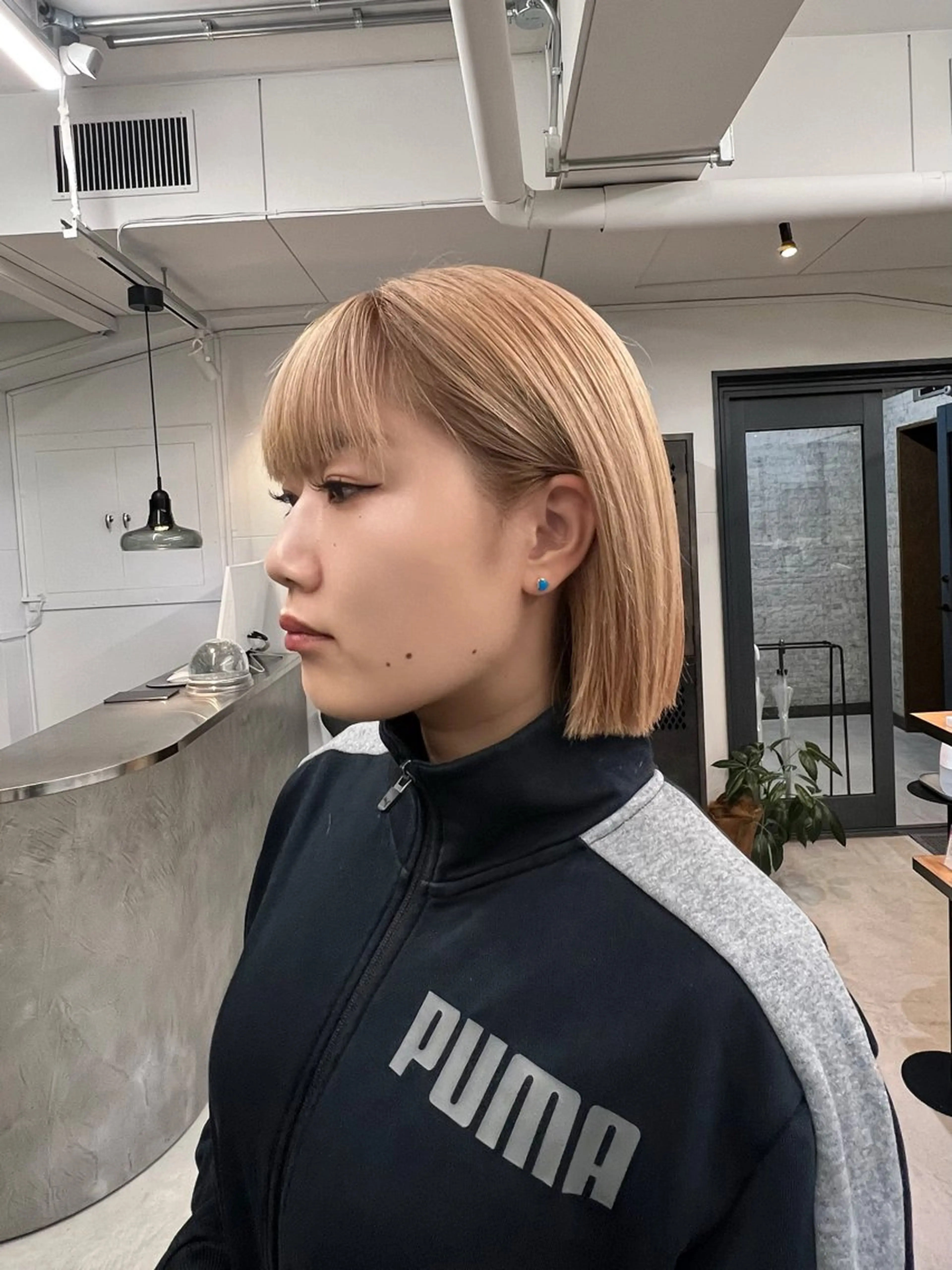 ミディアム INORI /フェイスレイヤーのヘアスタイル