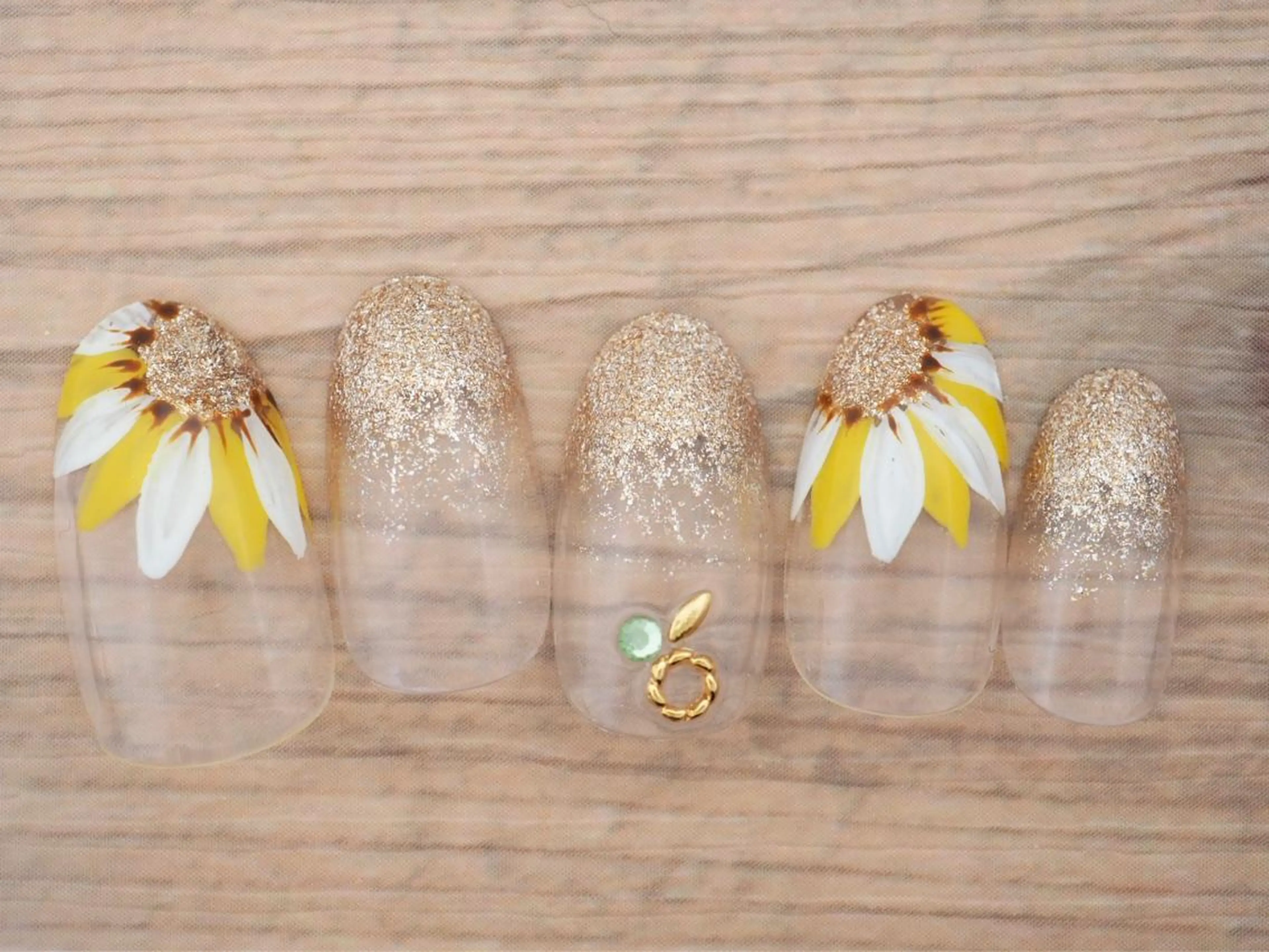 ネイル トップネイリスト Ribbon立川店のネイルデザイン