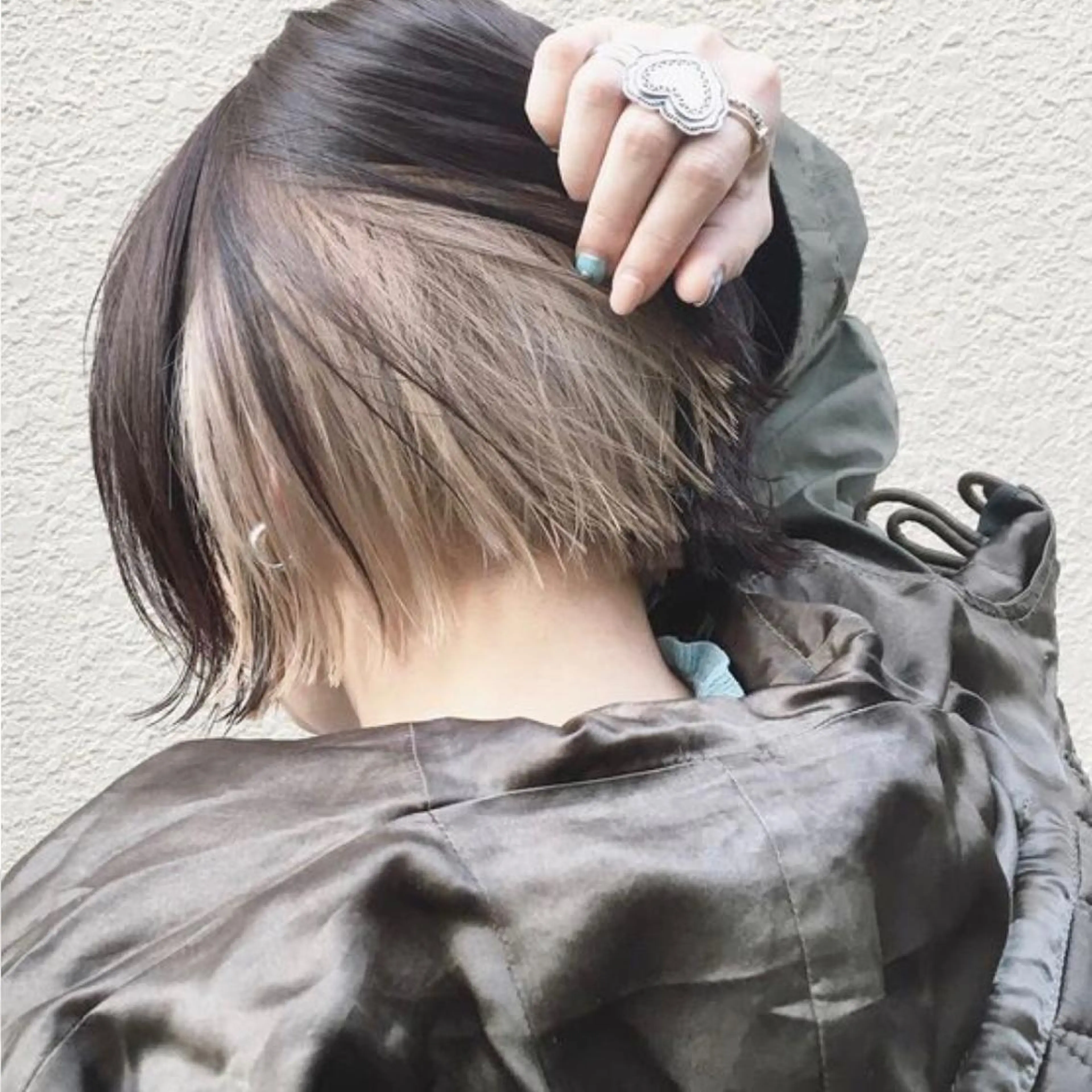 カラー インナーカラー 古屋 花織のヘアスタイル