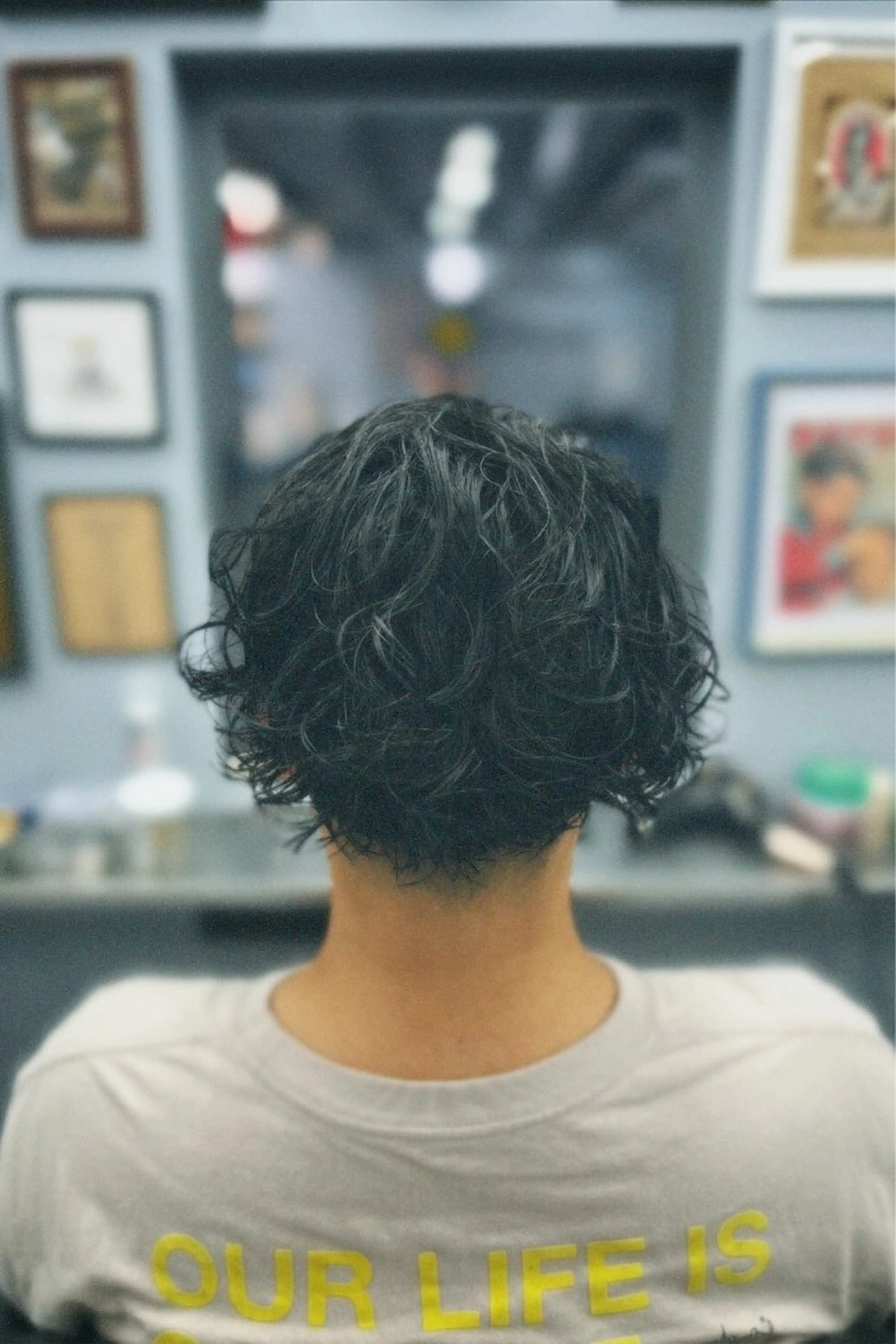 ミディアム パーマ メンズ ミディアムパーマ センターパート フェードカット マッシュ メンズパーマ icon Blue所属・池袋メンズパーマ フェード純平のヘアスタイル