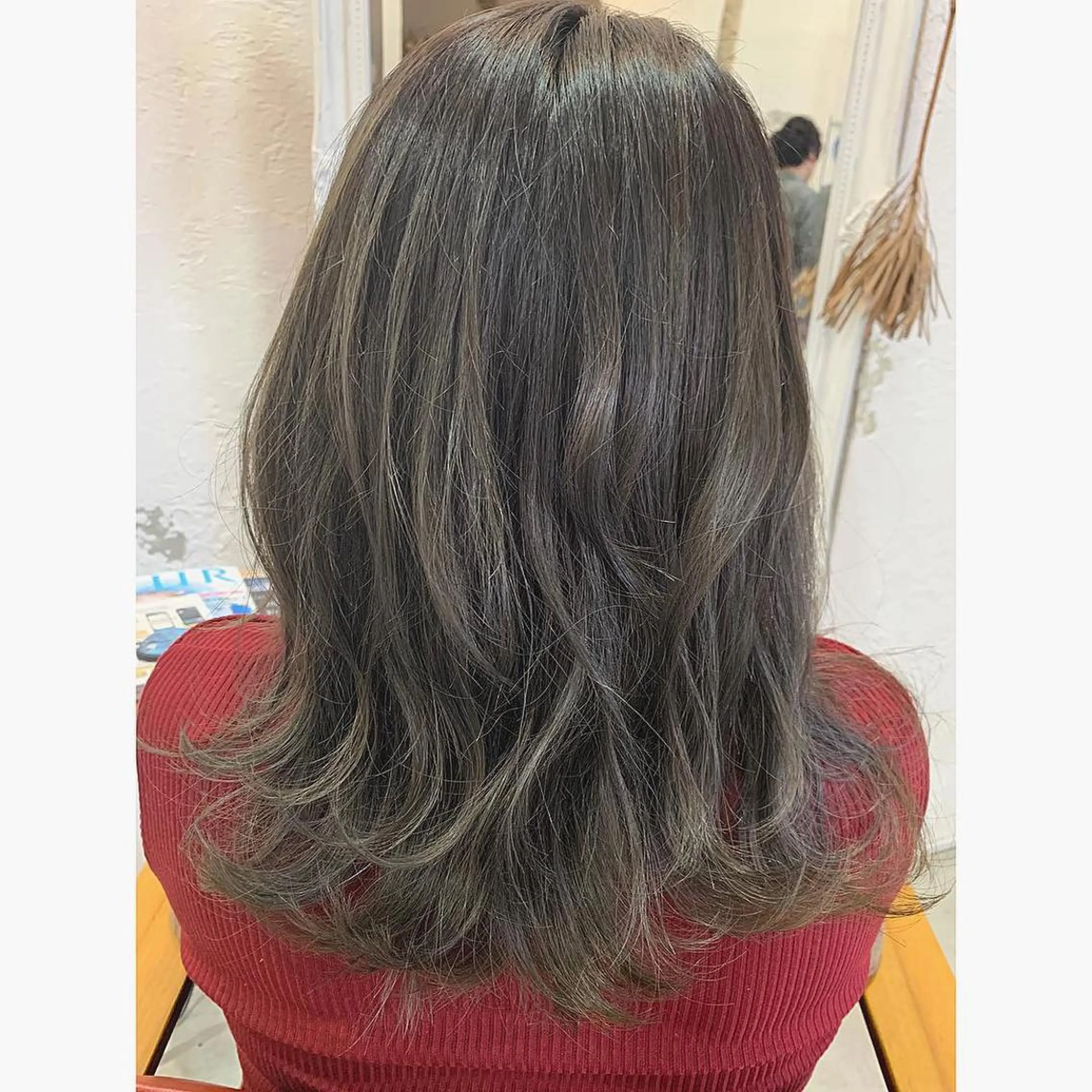 セミロング カラー fio マナミのヘアスタイル