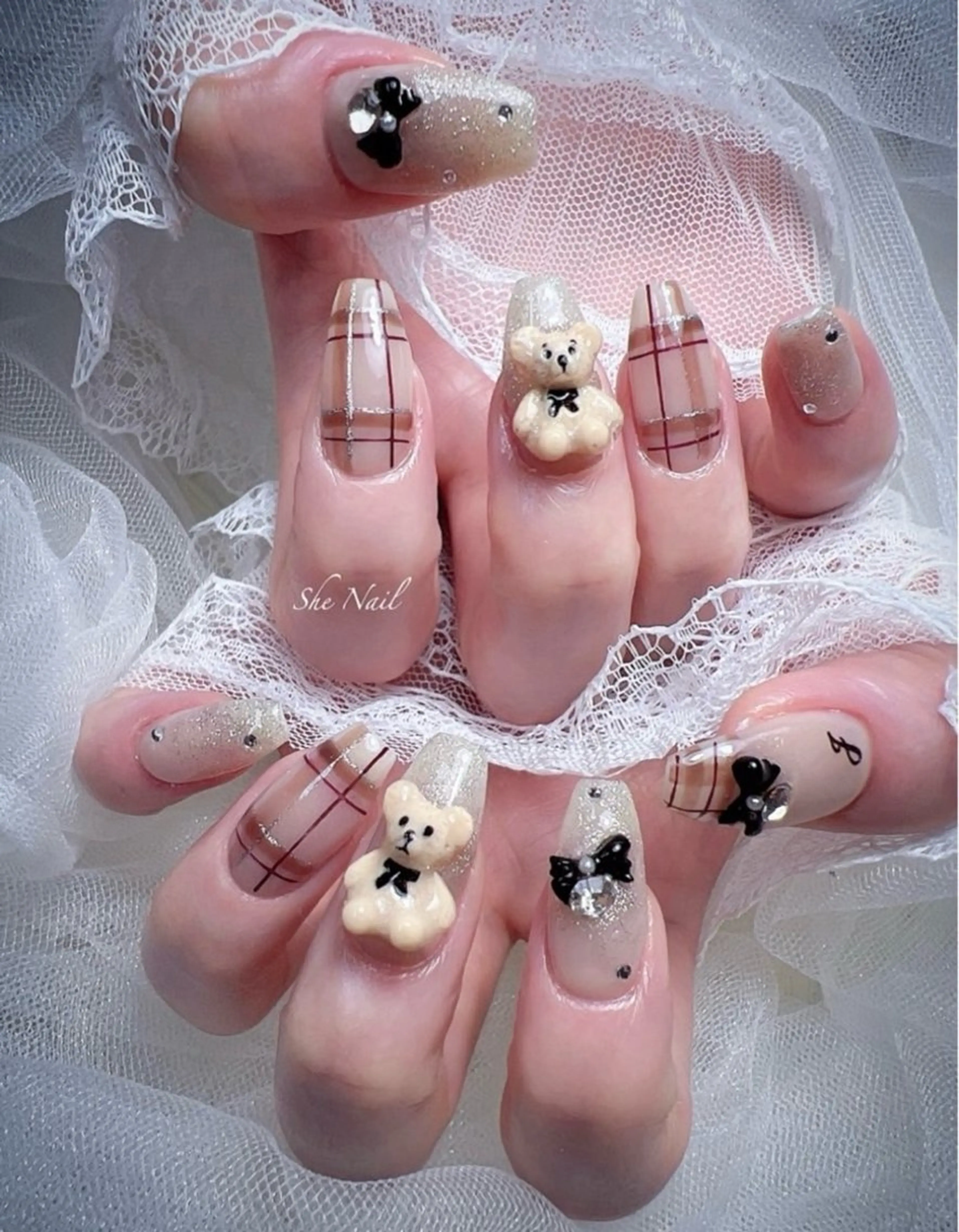 ネイル チークネイル 長さ出し フレンチネイル マグネットネイル 持ち込み ハンドネイル She_nail所属・ELSA_ Bellaのネイルデザイン