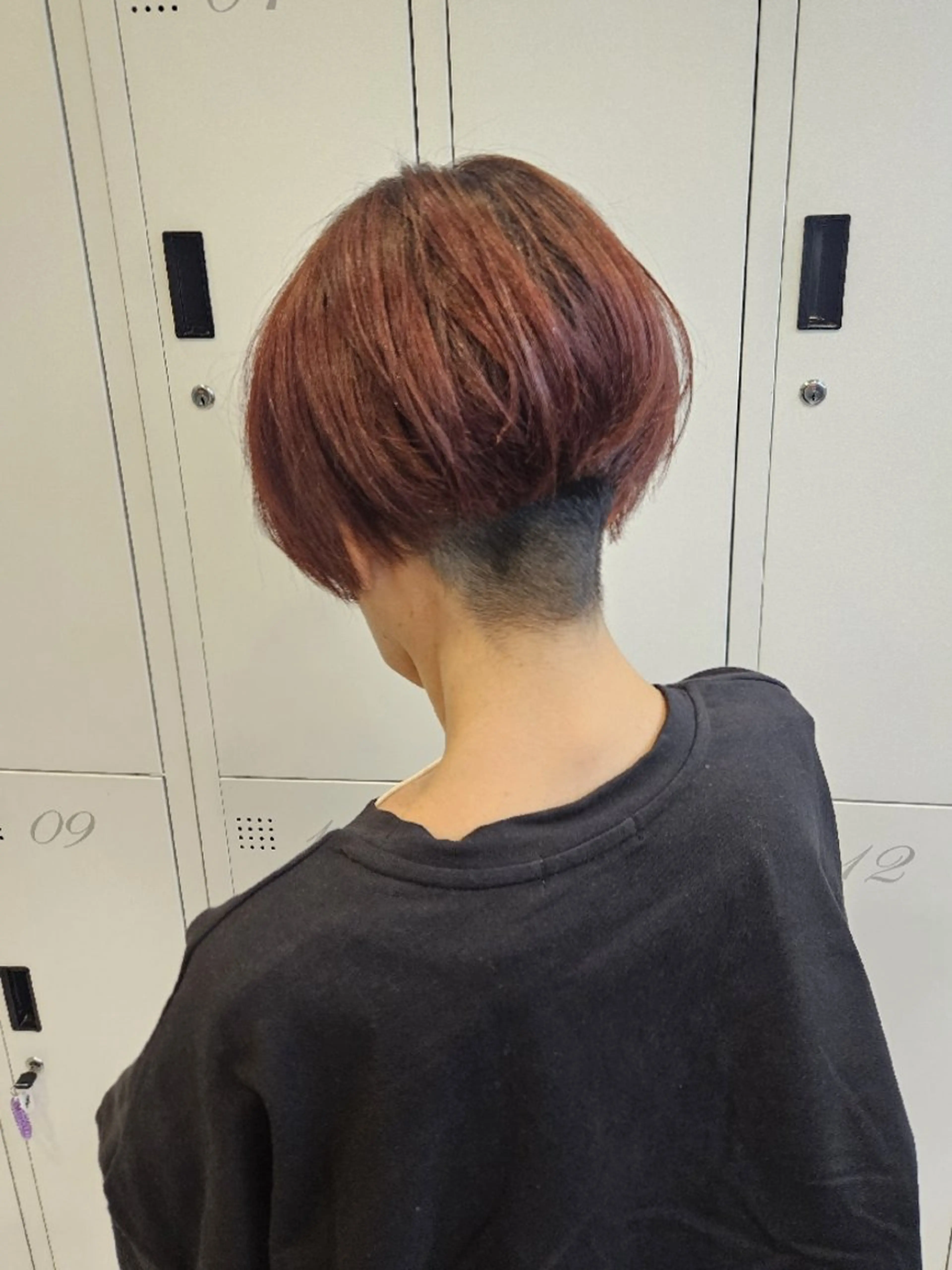 ショート カラー ブリーチ ボルドーカラー 韓国風ヘア レイヤーカット カット ヘアカラー トリートメント ミク🇰🇷 /Agu hairのヘアスタイル