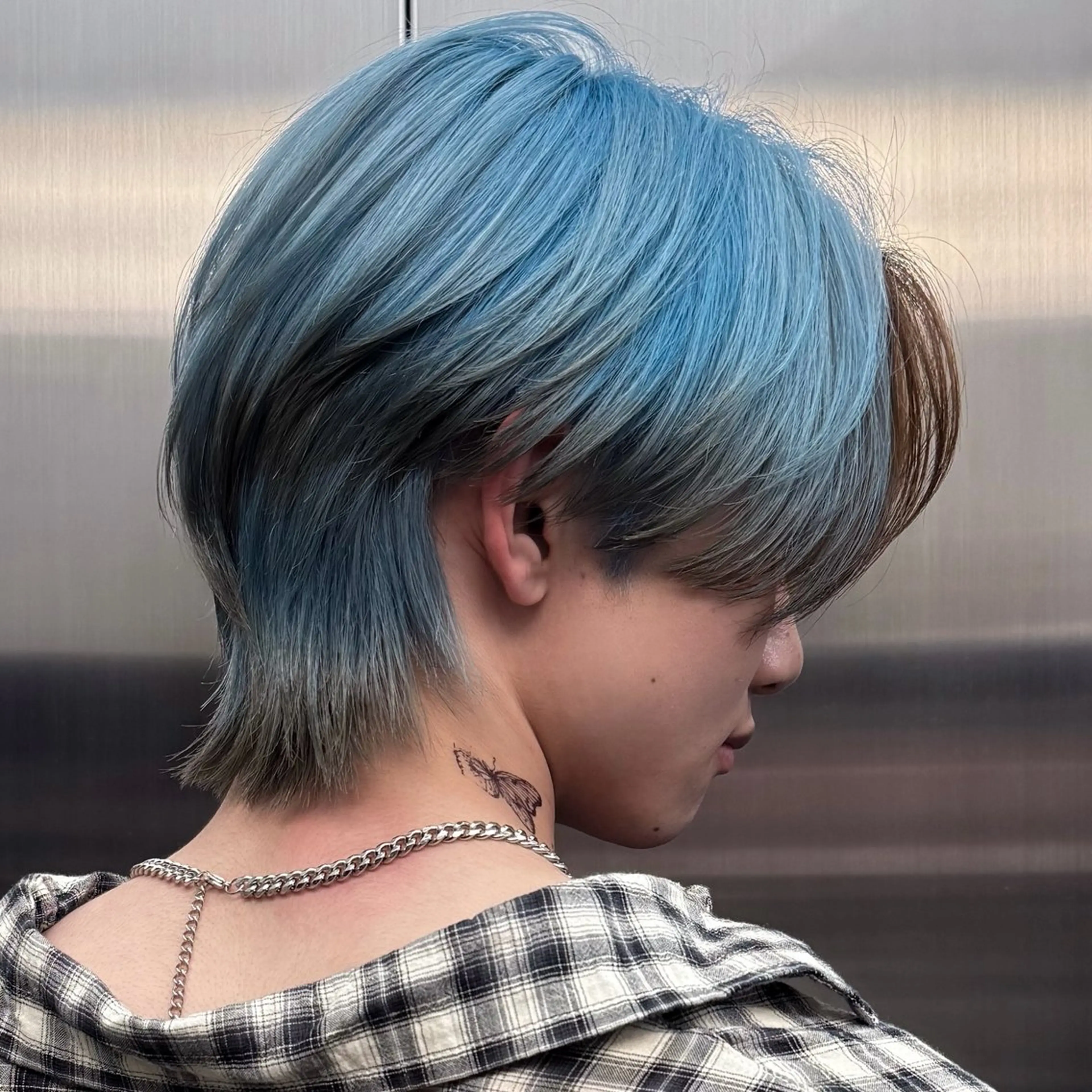 ショート カラー カット ヘアカラー トリートメント ウルフとデザイン カラーの神のヘアスタイル