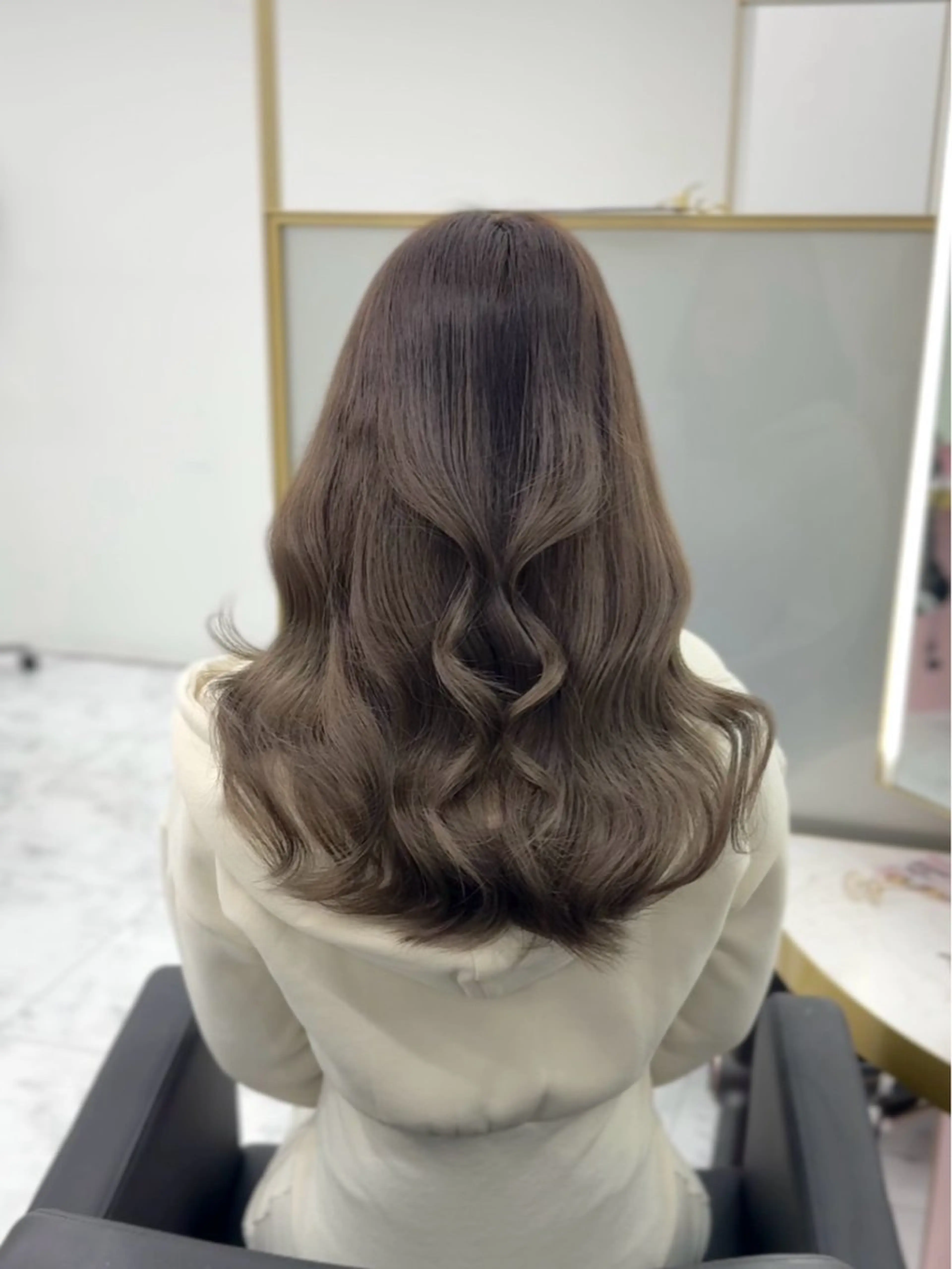 セミロング カラー ヘアアレンジ ブリーチ グレージュ ブリーチなしカラー オリーブグレージュ オリーブグレー ♦ブリーチなしカラー ×レイヤー♦中島良太のヘアスタイル