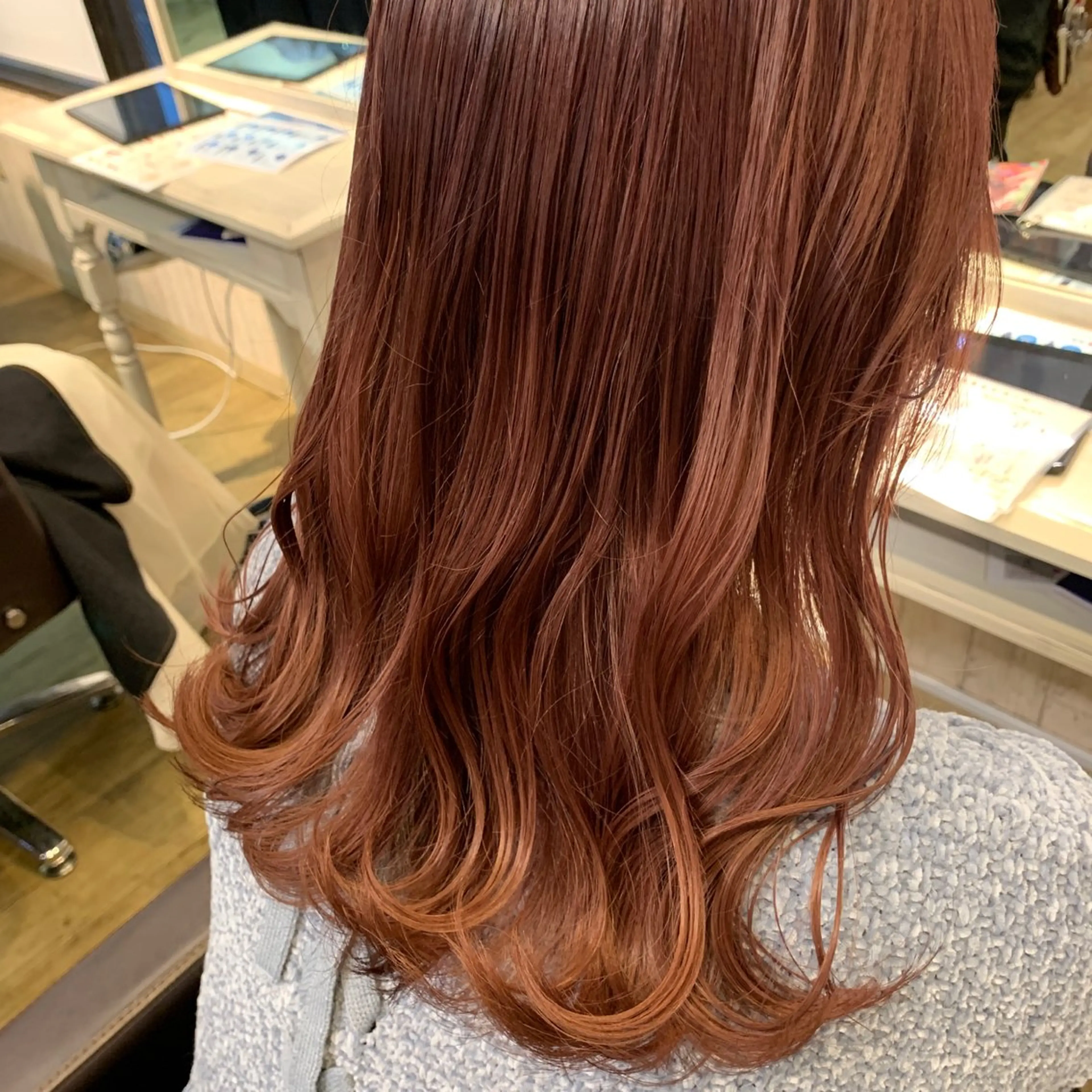 ミディアム カラー ベージュカラー ピンクカラー ピンクベージュ カット ヘアカラー トリートメント regalo Acari🍎のヘアスタイル