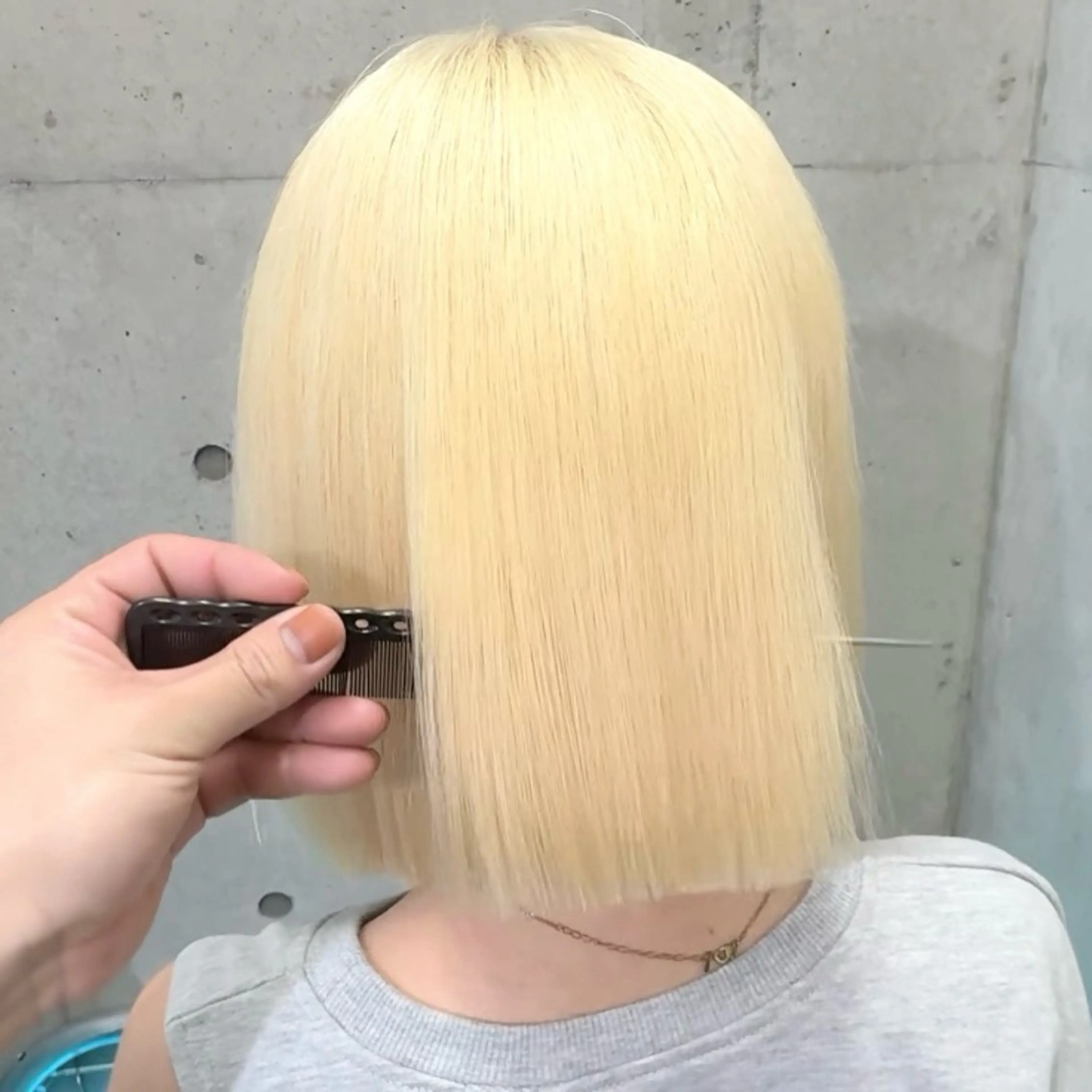 ミディアム カラー ✨ブリーチ支持No1 複雑履歴修正/舘岡のヘアスタイル