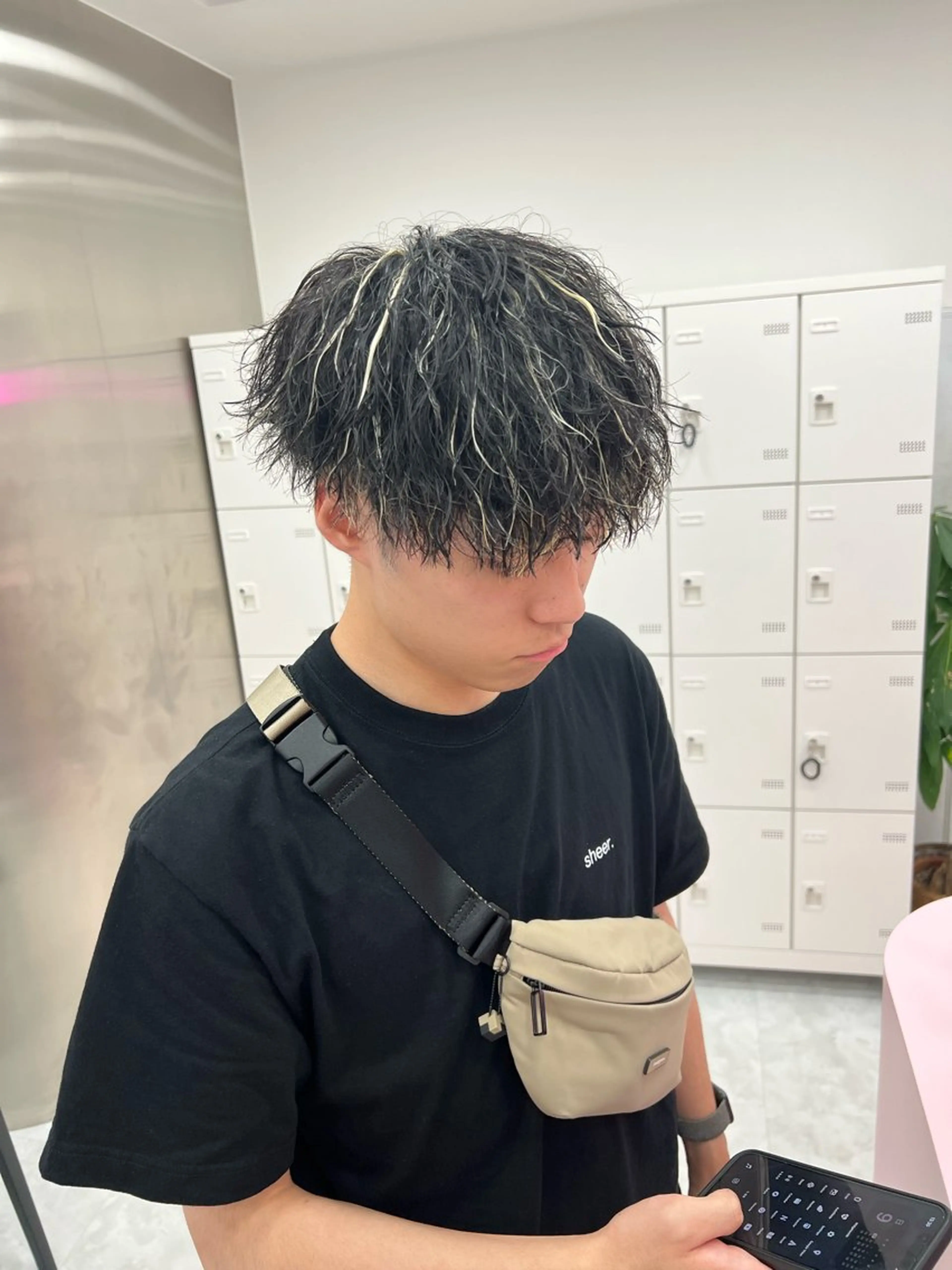 ミディアム パーマ メンズ ミディアムパーマ センターパート メンズ韓国風 韓国マッシュ マッシュウルフ カット ヘアカラー トリートメント ヘッドスパ ヘアセット トレンド/レイヤー うる艶🪞CANDYのヘアスタイル