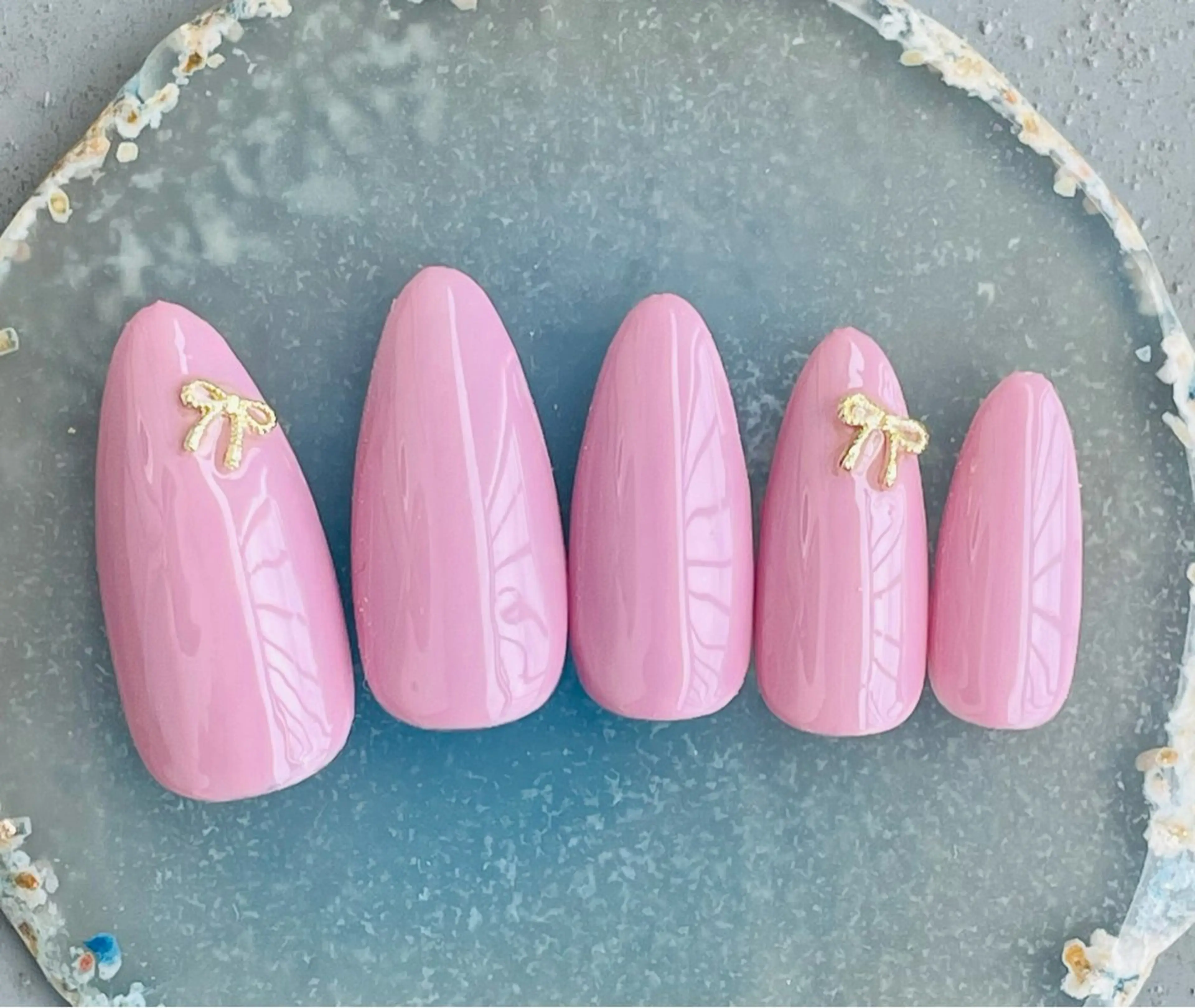 ネイル ワンカラーネイル リボン koto nails所属・koto nailsのネイルデザイン