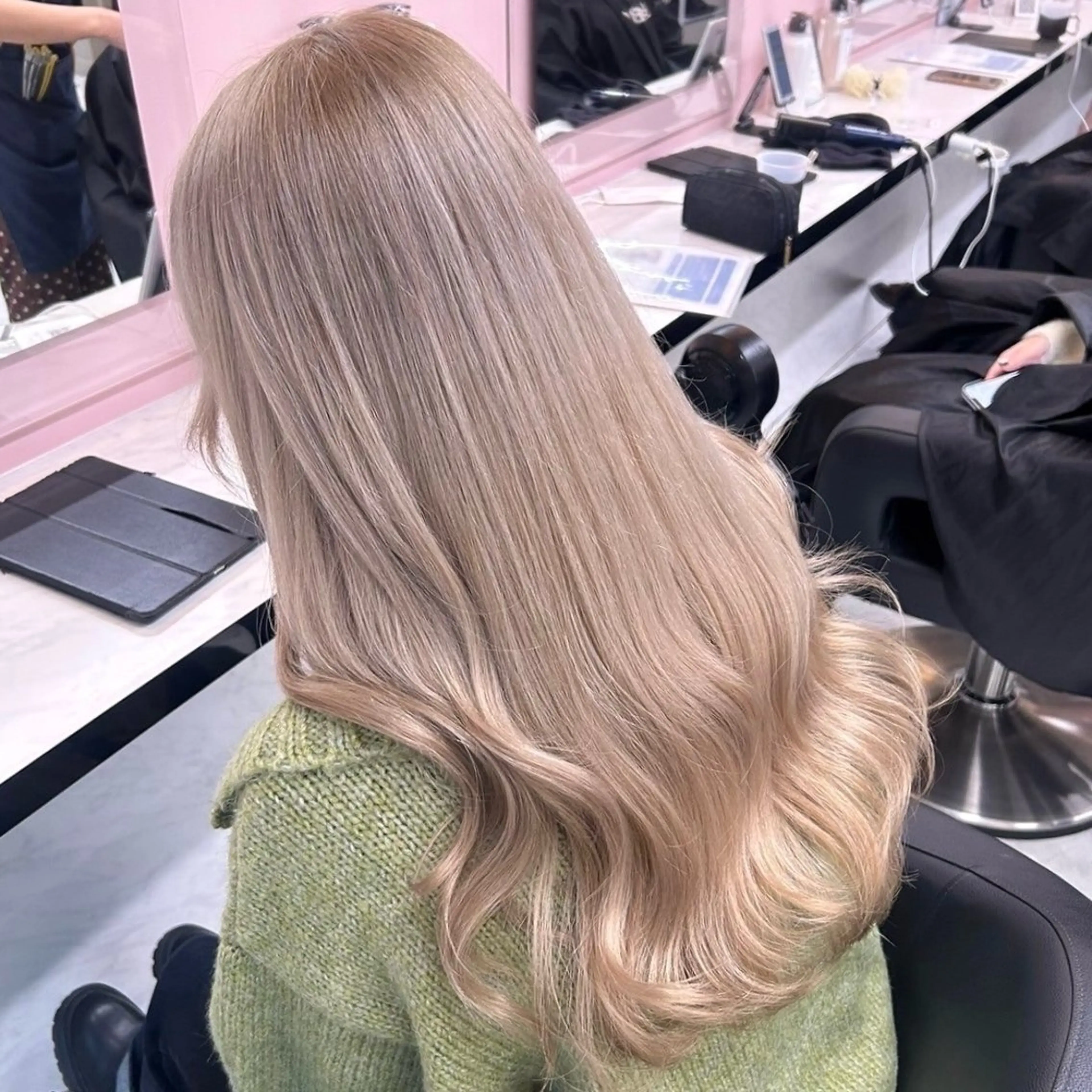 ロング カラー 韓国風艶髪🎀 暖色カラー🤍のヘアスタイル