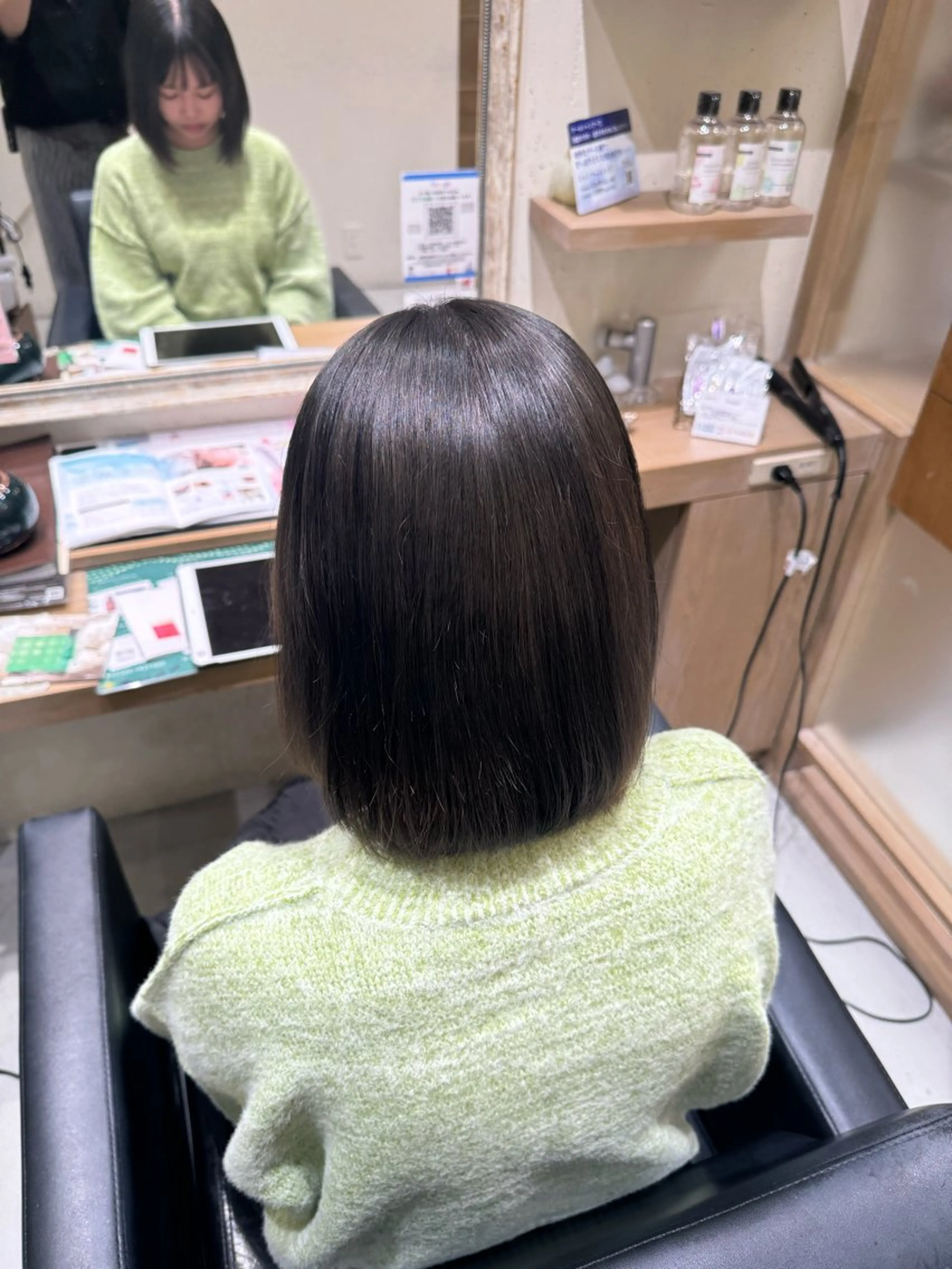 ミディアム カット ヘアカラー トリートメント 透明感カラー/顔周り カット/レイヤーにかのヘアスタイル